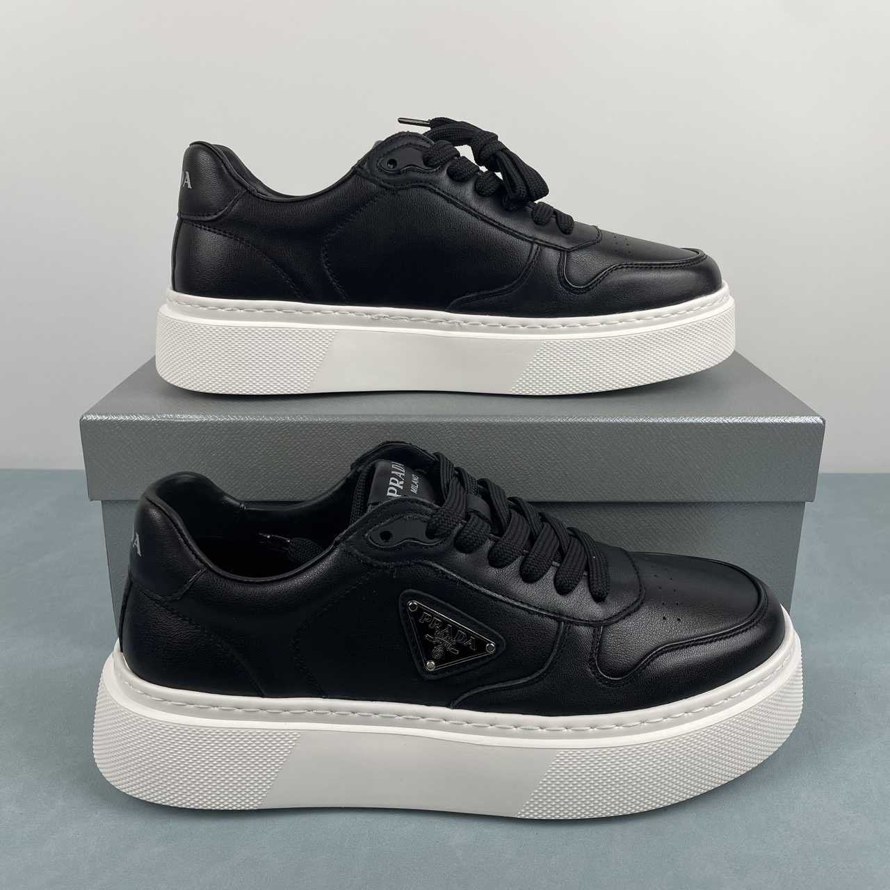 Prada sneakers in pelle con platform nero