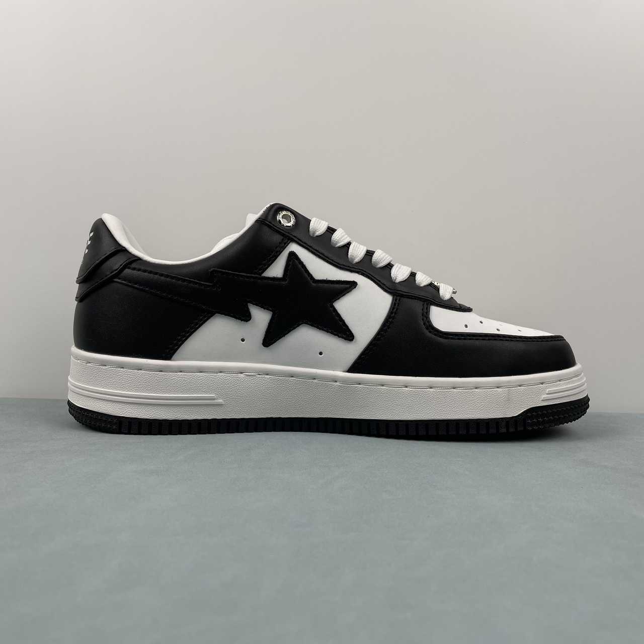 A Bathing Ape Sneakers da uomo in pelle verniciata Bape Sta bianco/nero