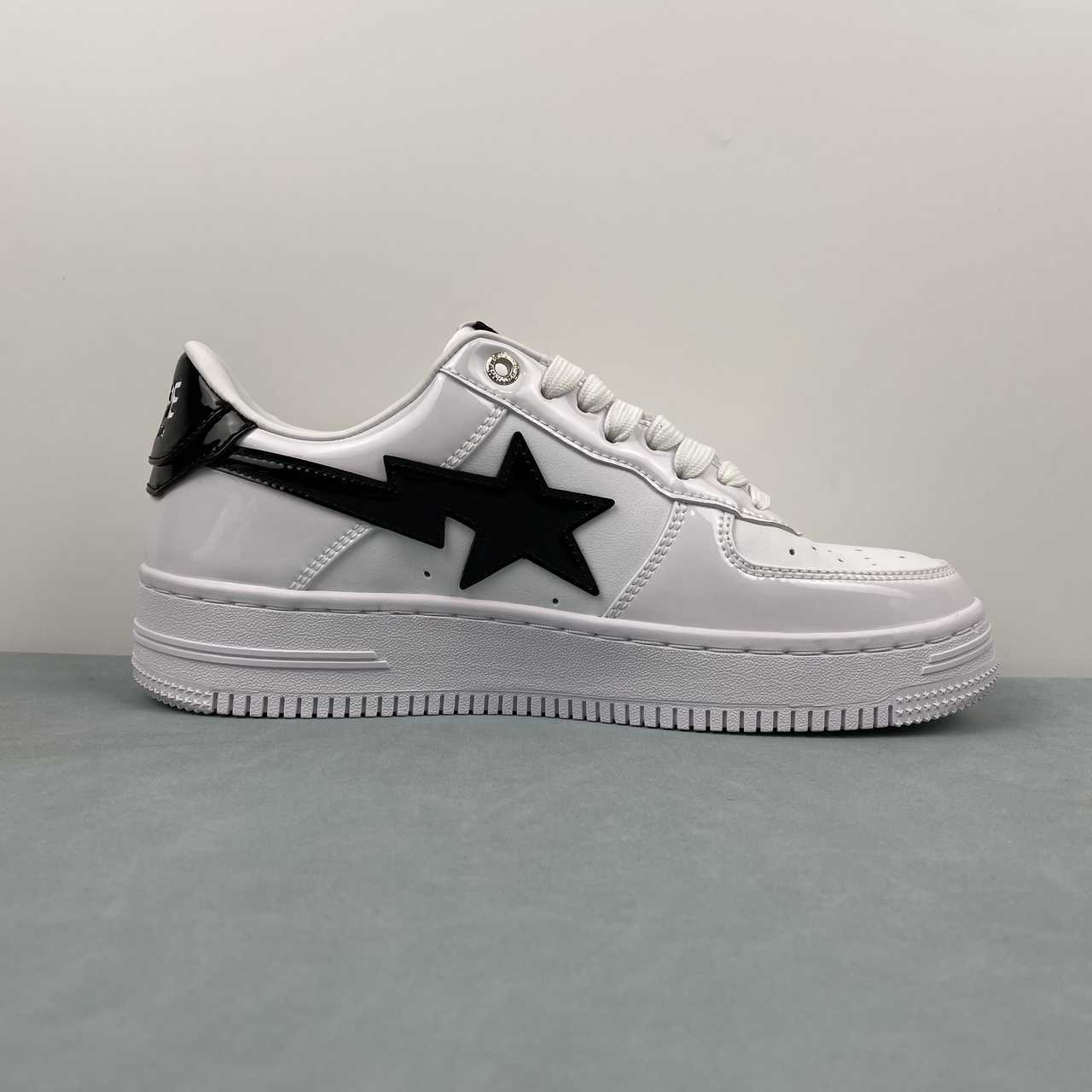 A Bathing Ape Sneakers da uomo in pelle verniciata Bape Sta bianco
