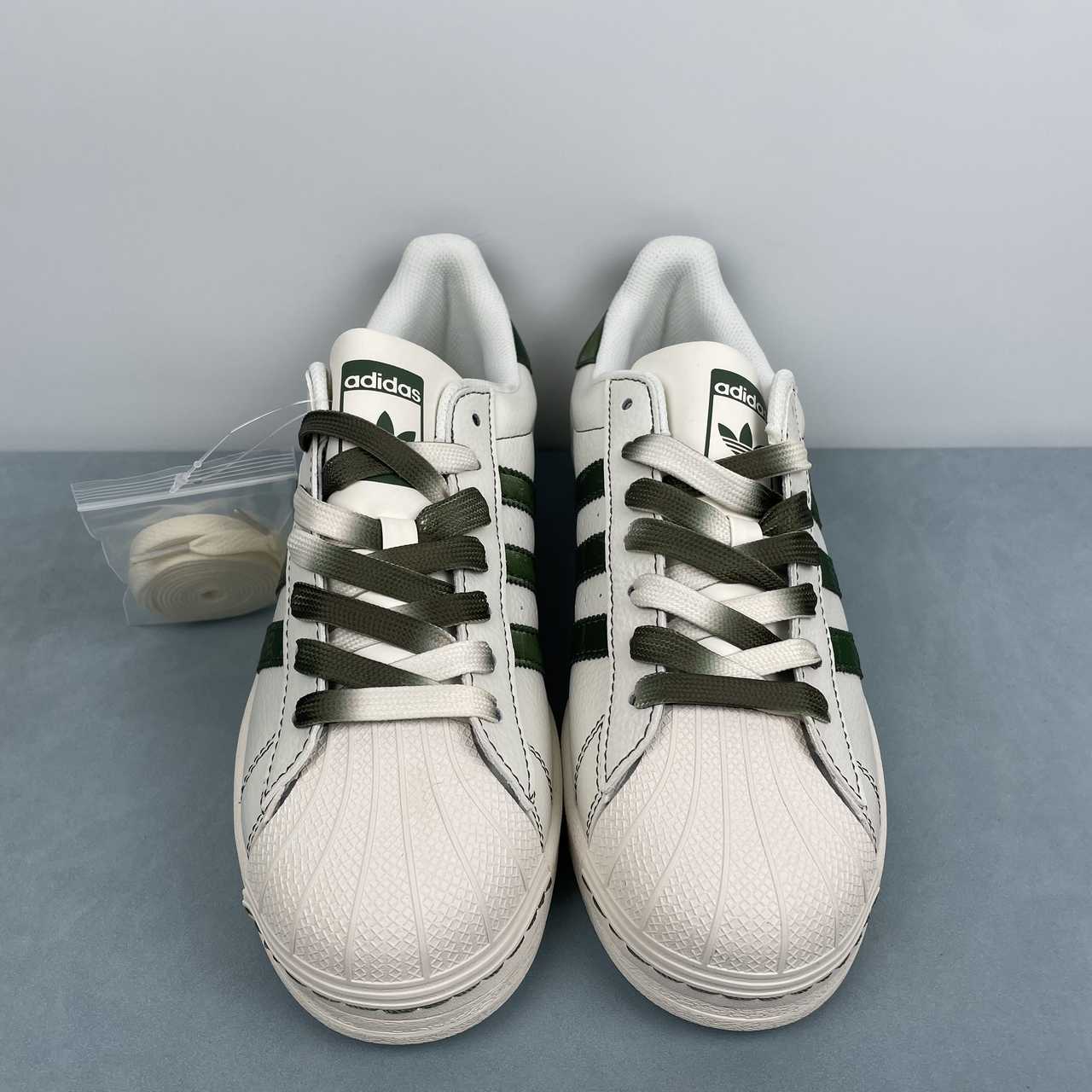 Adidas Originals Superstar bianco mod. Supreme