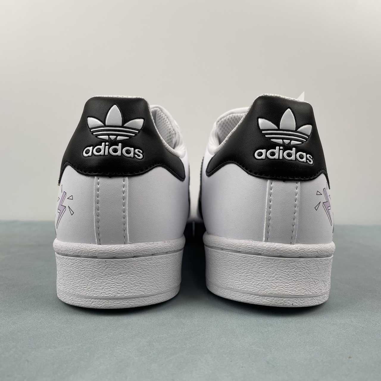 Adidas Originals Superstar bianco mod. EG4958 (destinato al mercato estero)