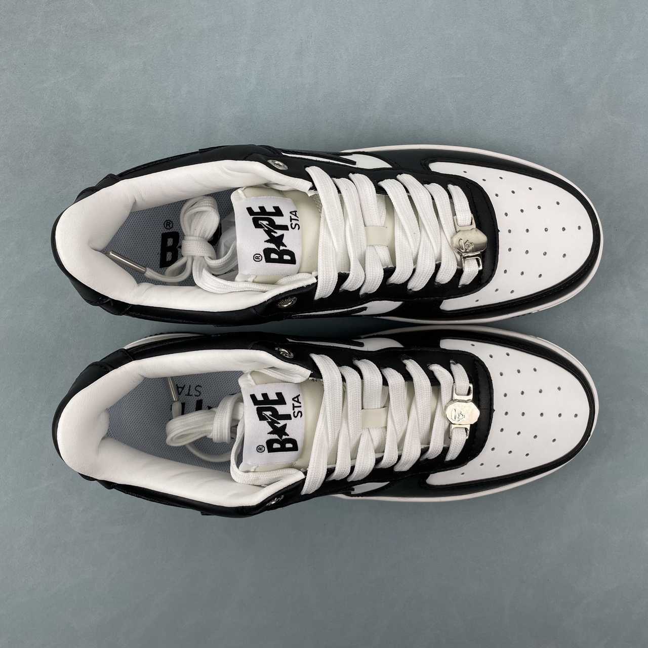 A Bathing Ape Sneakers da uomo in pelle verniciata Bape Sta bianco/nero