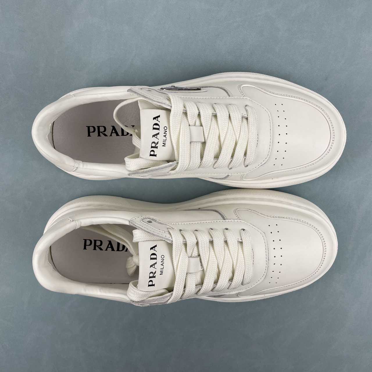 Prada sneakers in pelle con platform bianco
