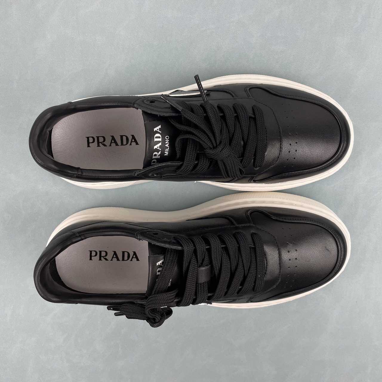 Prada sneakers in pelle con platform nero