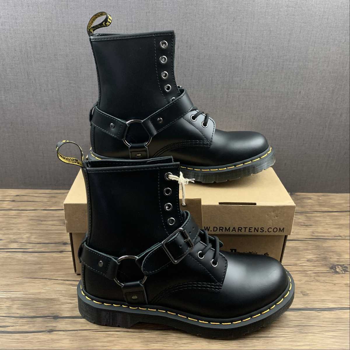 DR. MARTENS Stivaletto stringato 1460 Harness in pelle liscia nera lucida