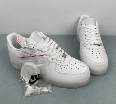 Perché le Nike Air Force 1 Drake NOCTA sono tra le sneakers più desiderate del momento - VIBES MILANO
