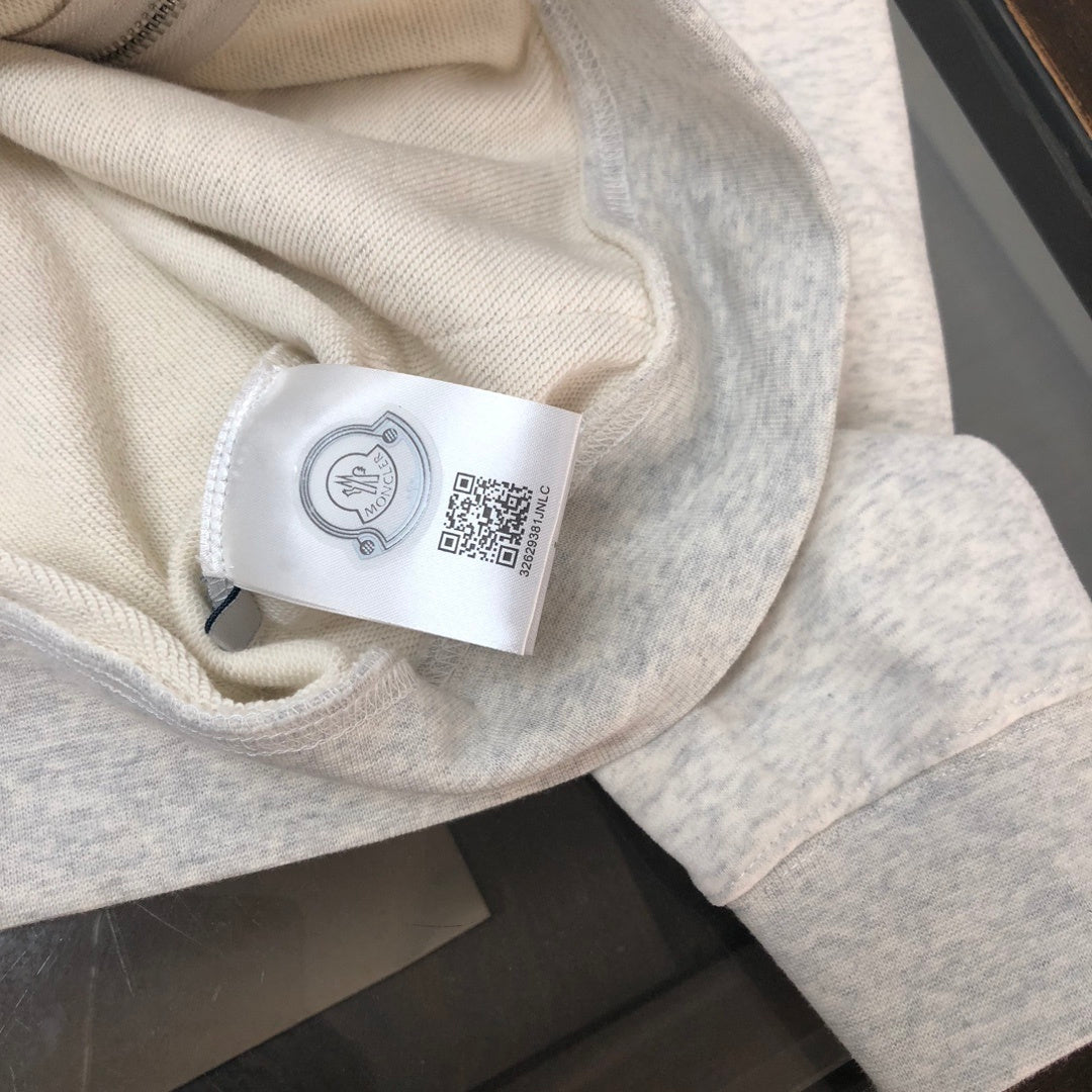 Felpa Moncler con cappuccio e zip lunga. 100% cotone