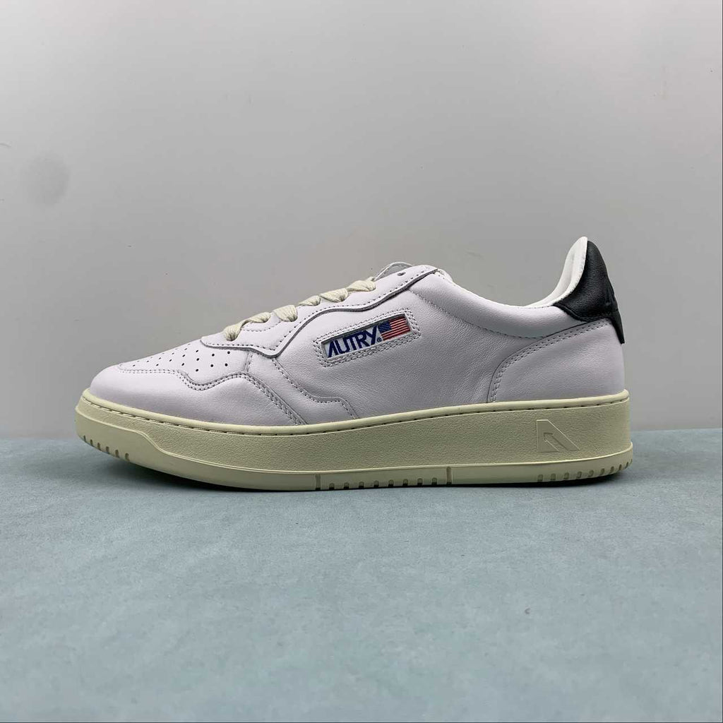 Autry Medalist Low bianca con talloncino nero