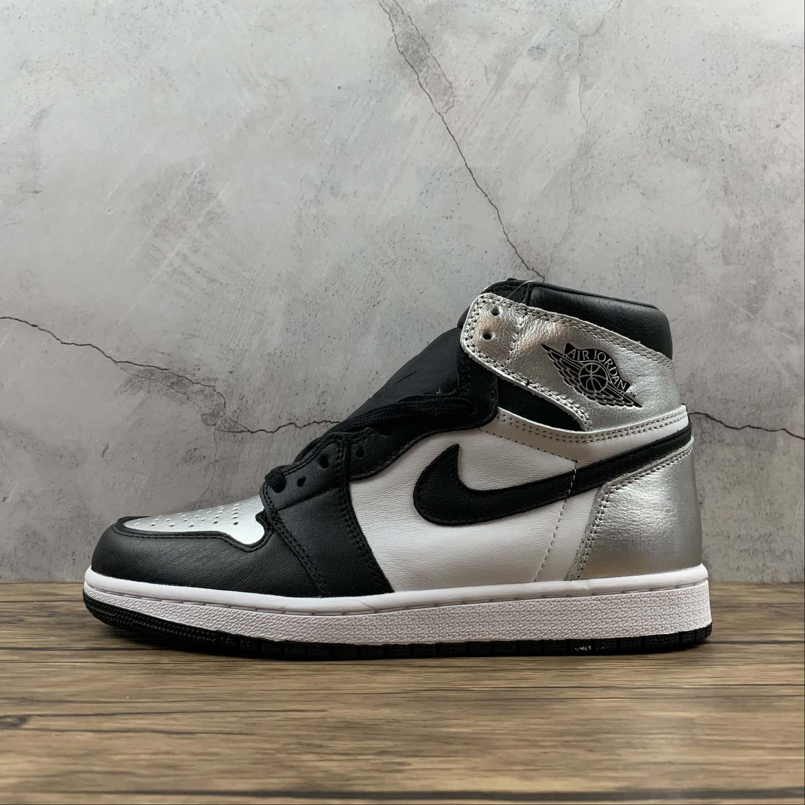Nike Air Jordan 1 Retro High Silver Toe