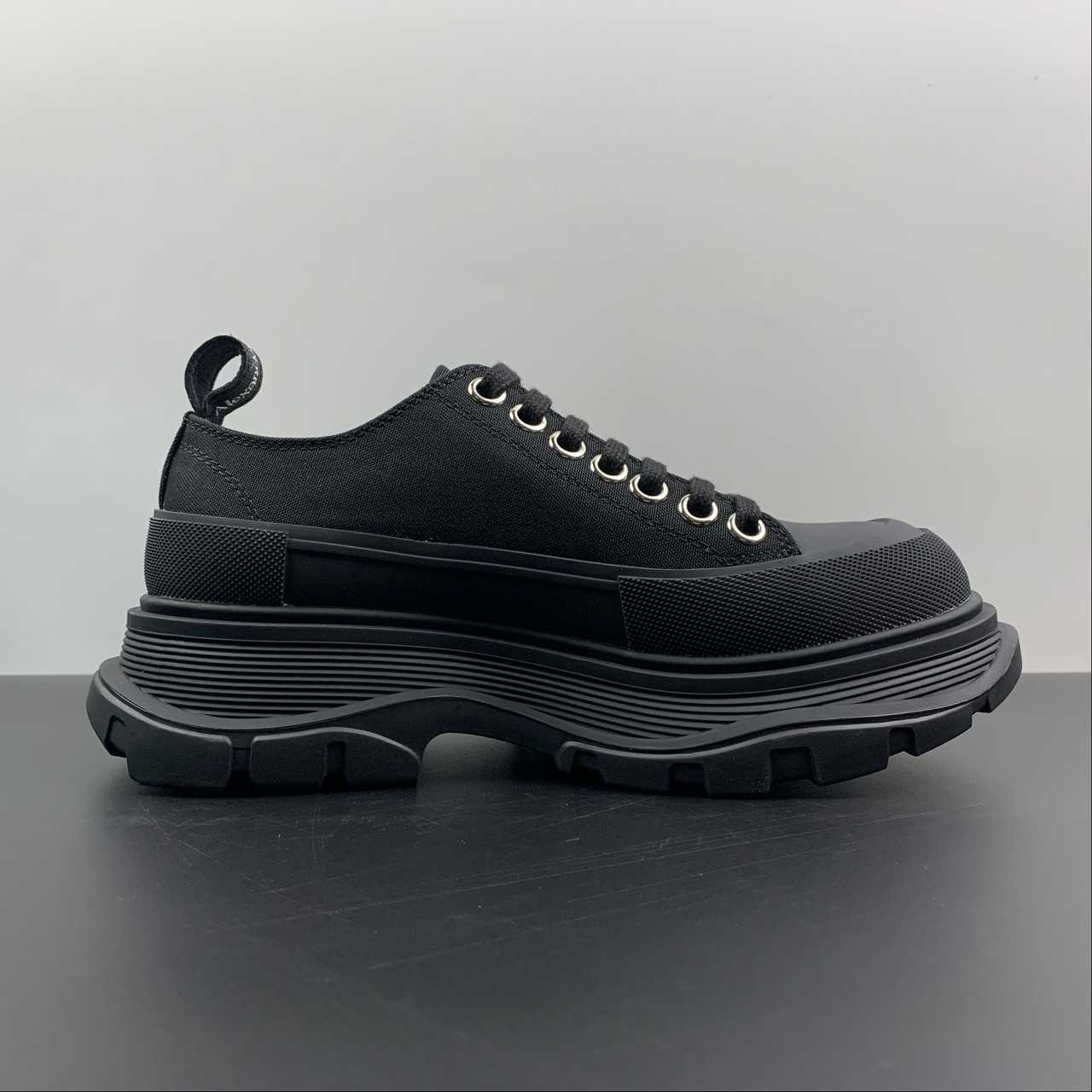 Alexander McQueen sneakers suola oversize Tread Slick black