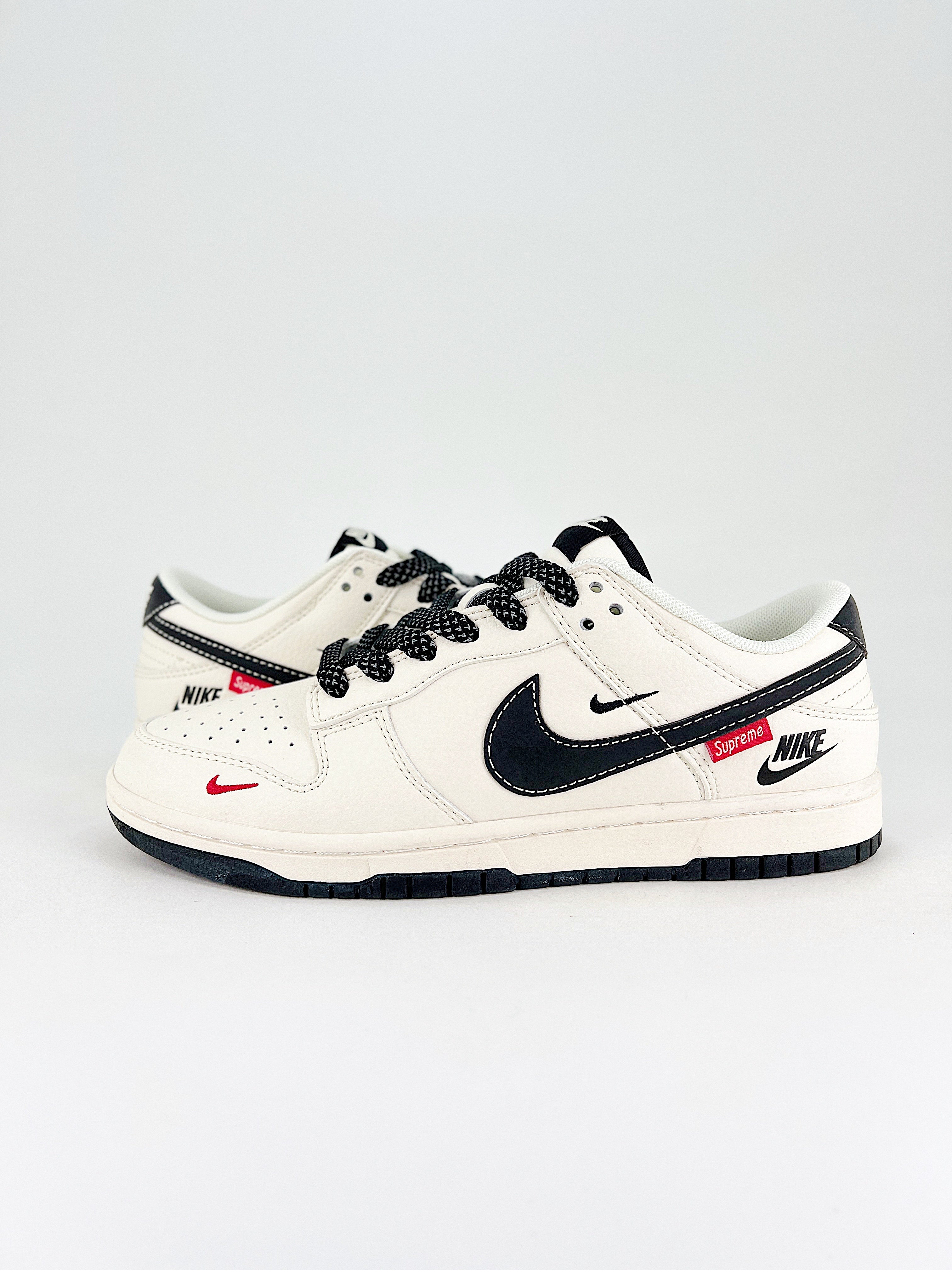 Nike New Dunk SB Supreme bianco