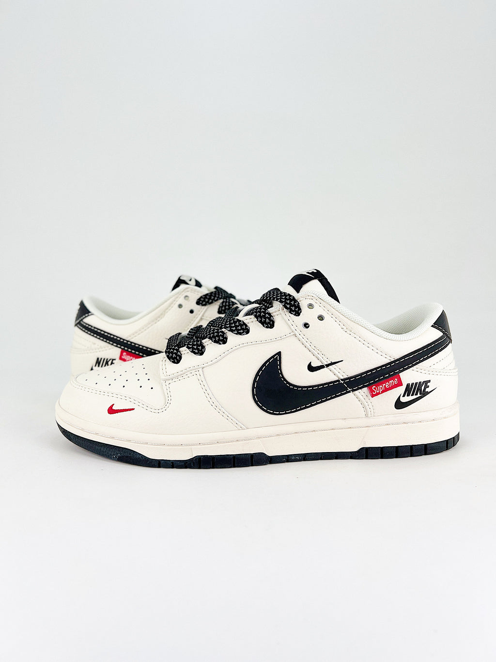 Nike New Dunk SB Supreme bianco