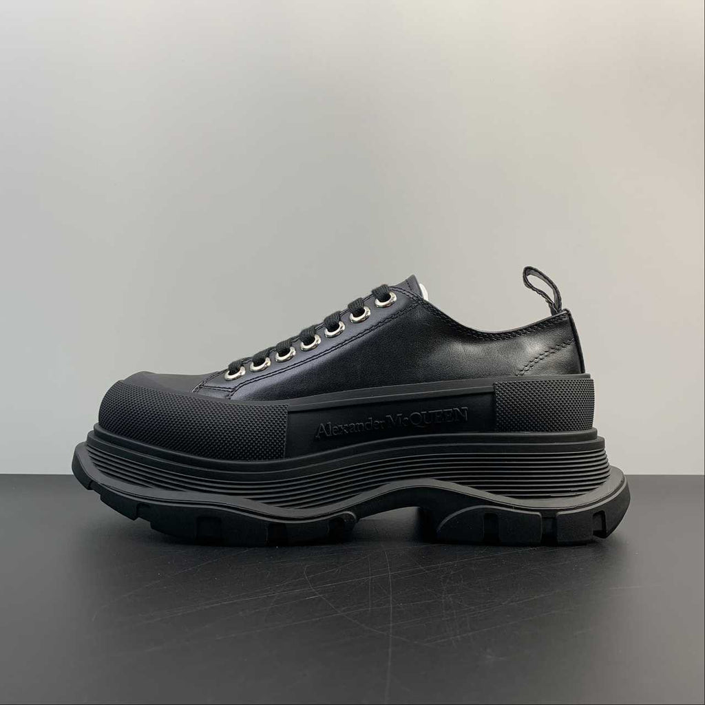 Alexander McQueen Tread Slick sneakers in tela nera con suola oversize in gomma