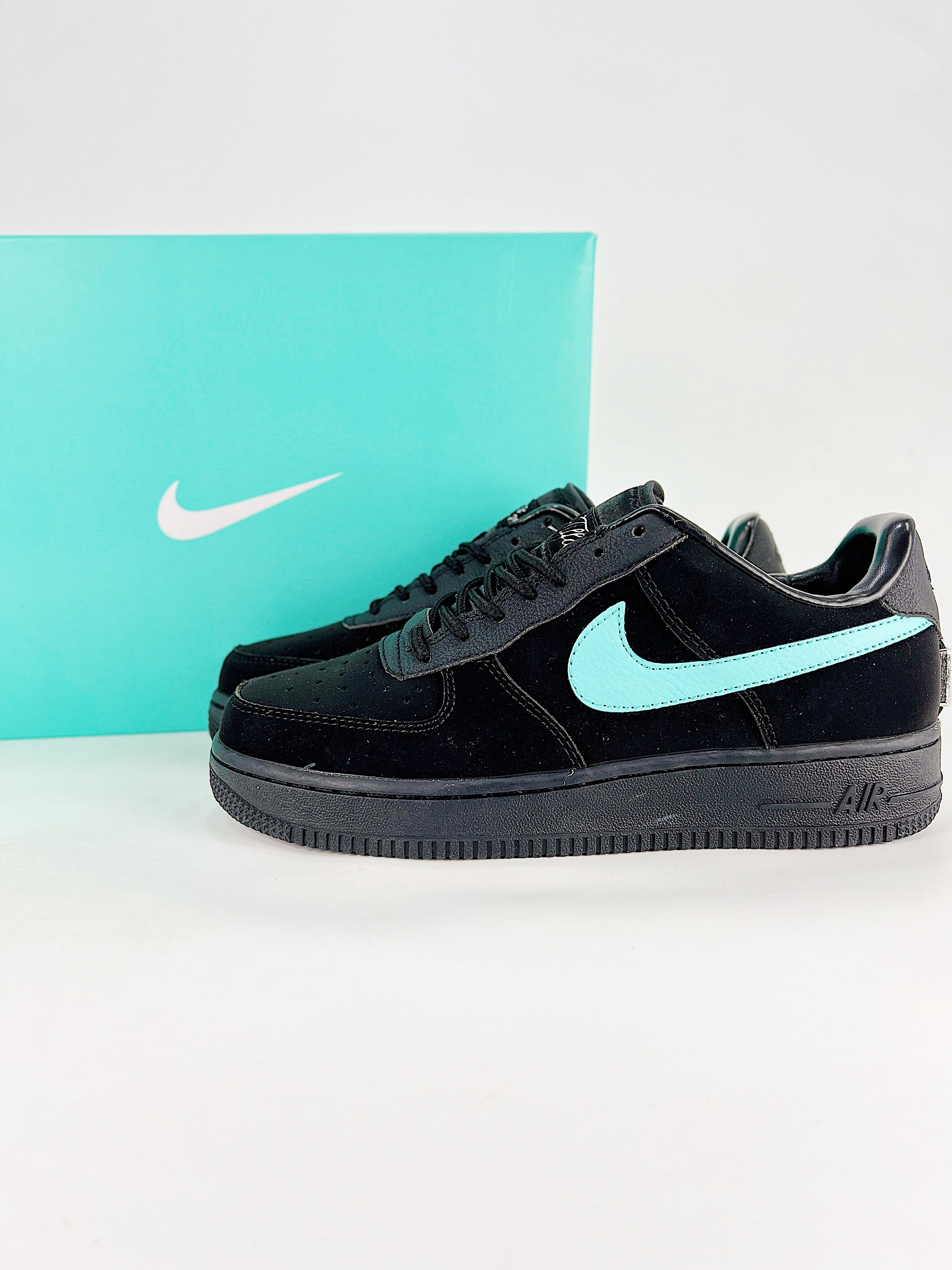 Nike Air Force 1 ’07 Low x Tiffany & Co