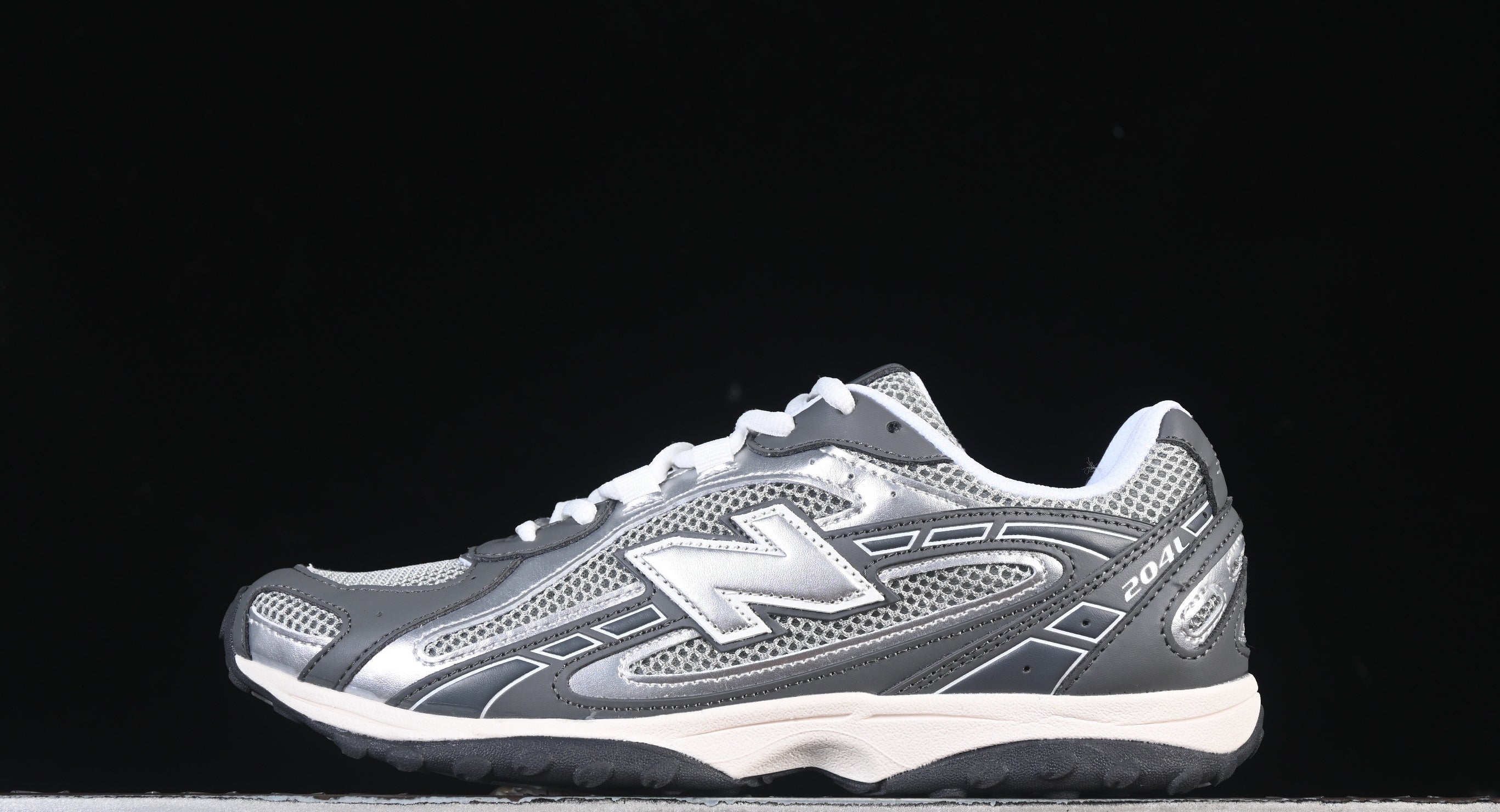 New Balance 204 L Dark Silver Metallic