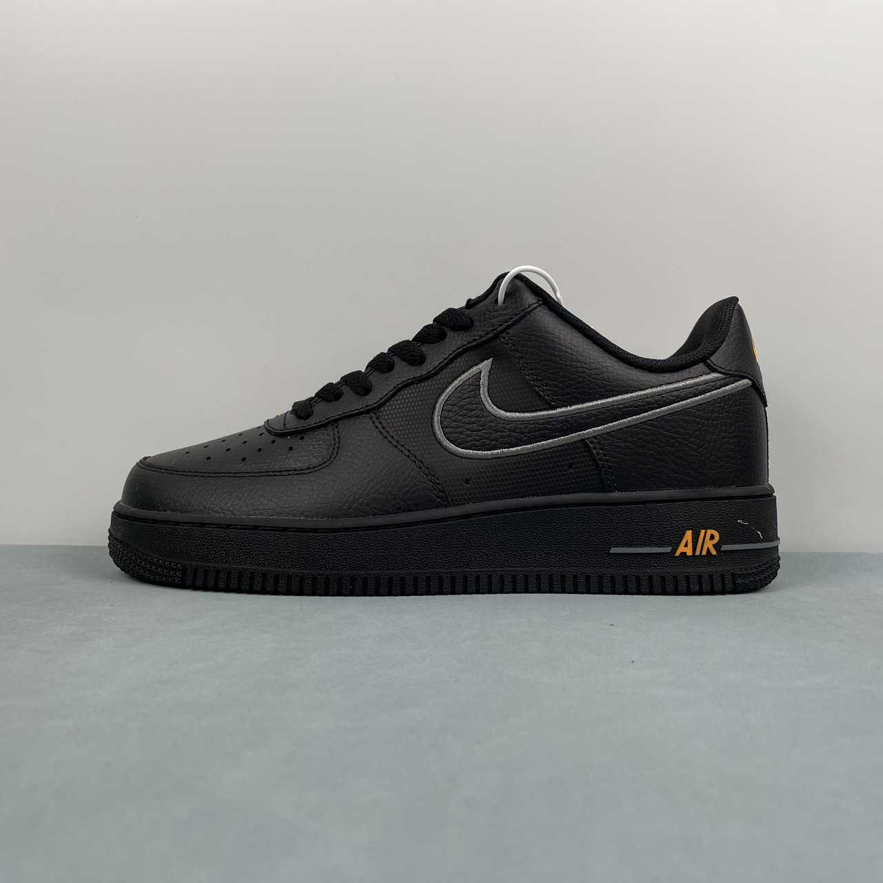 Nike Air Force 1 ’07 Low Black & Laser Orange