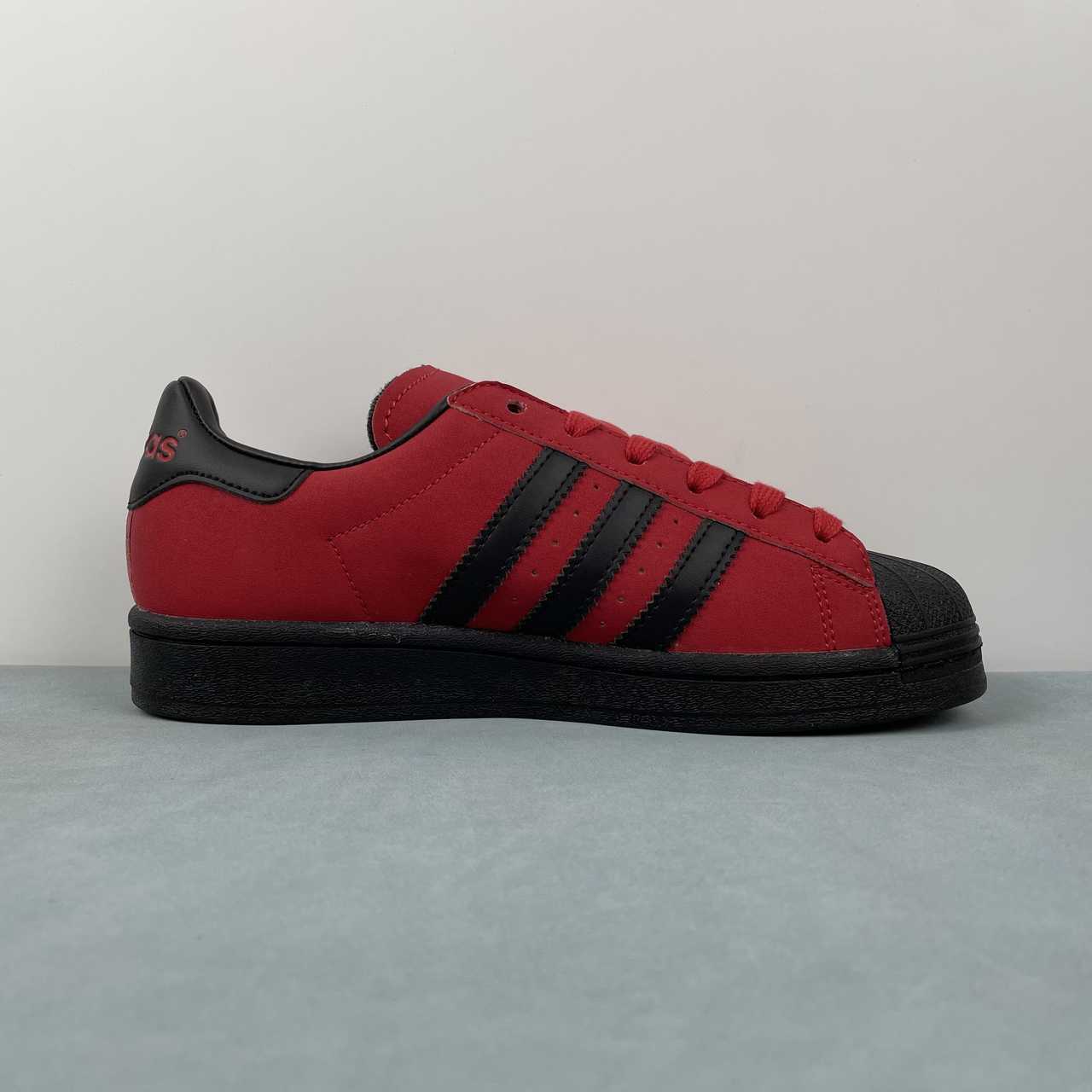 Adidas Originals Superstar rosso mod. IG9275 (modello non presente in Italia)