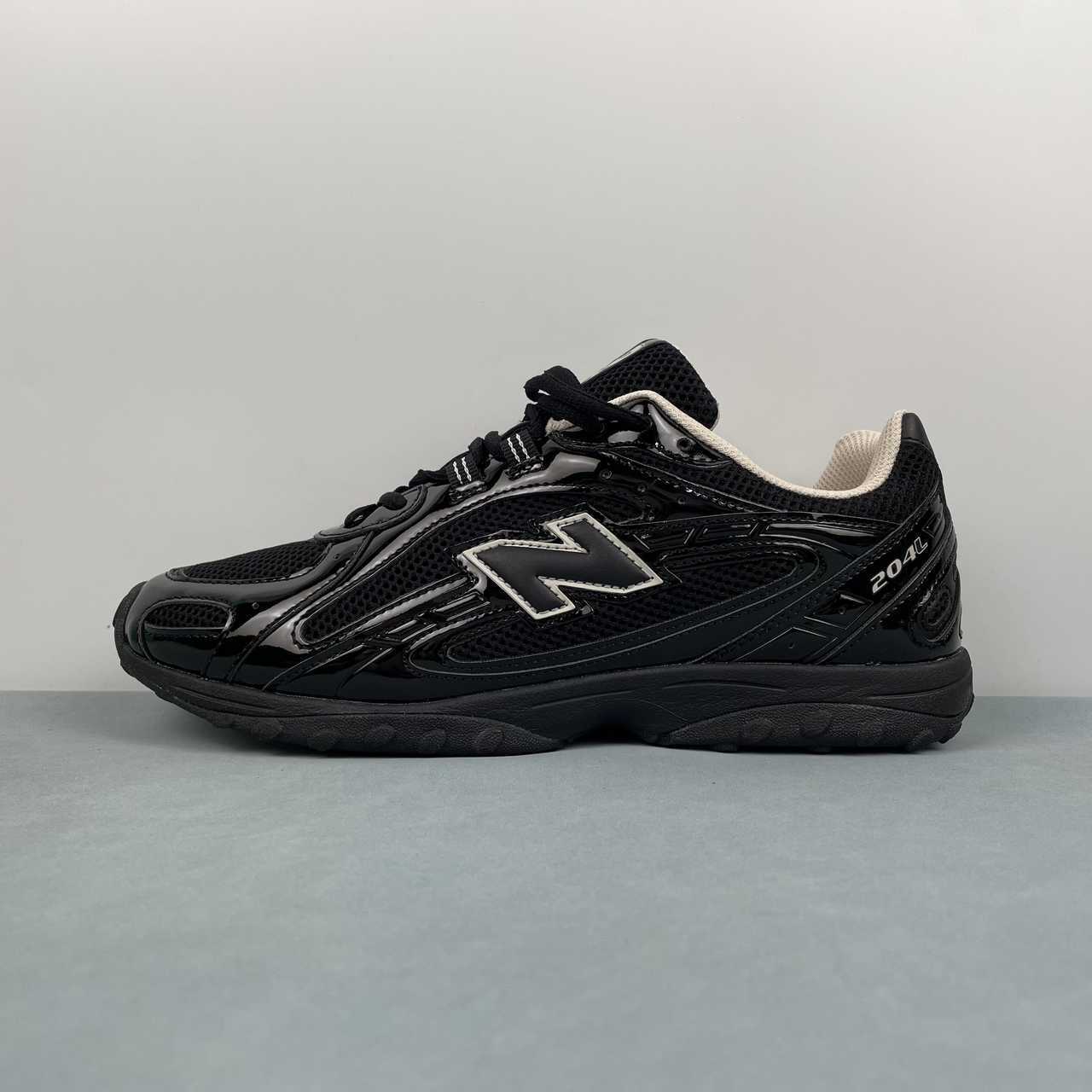 New Balance 204 L Black Timberwolf