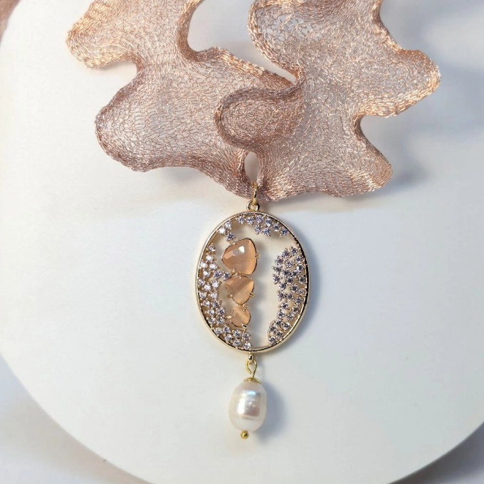 Collana Artigianale in Titanio con Quarzo, Zirconi e Perla Barocca