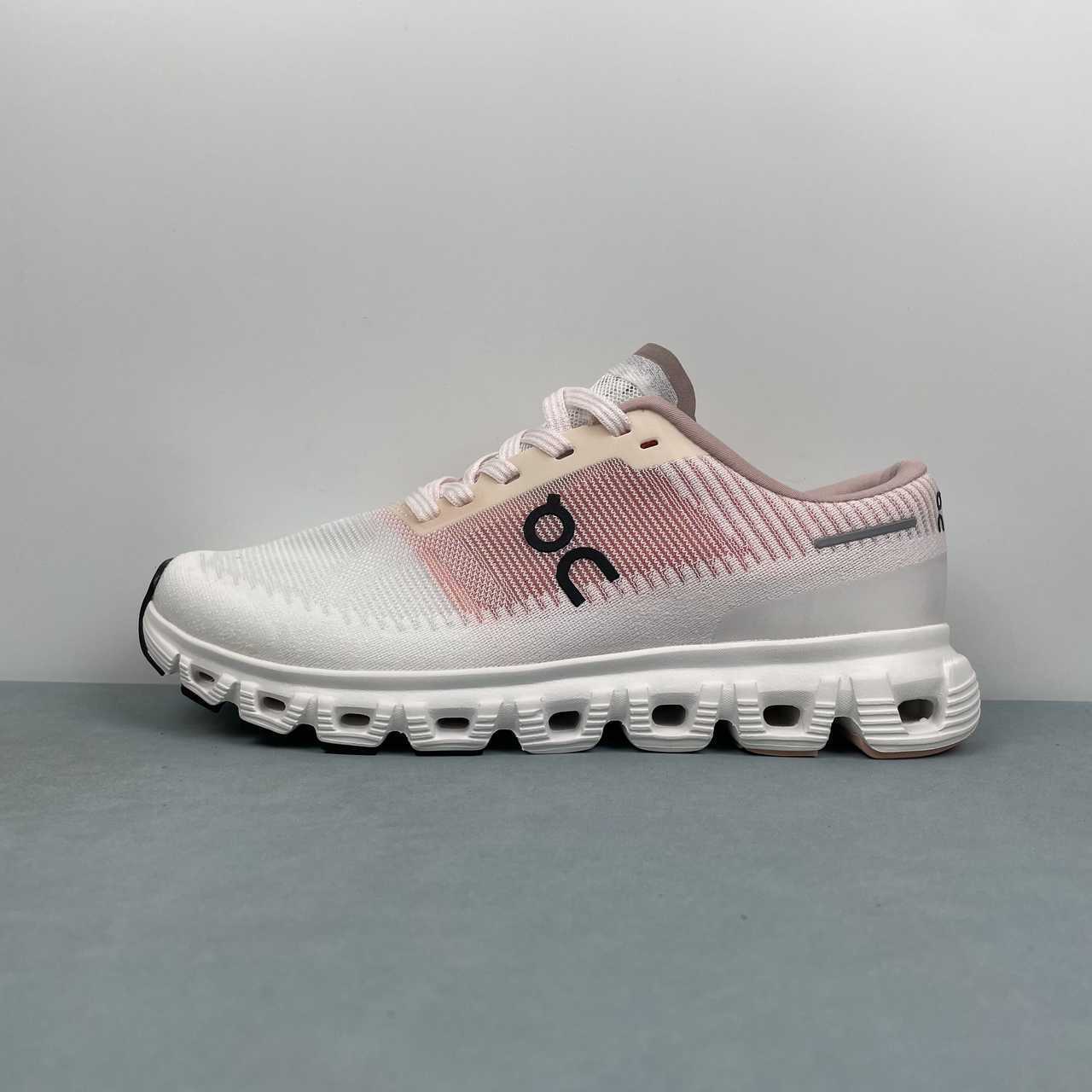On Cloud 6 Push sneakers donna da running e streetwear bianco rosa - VIBES MILANO