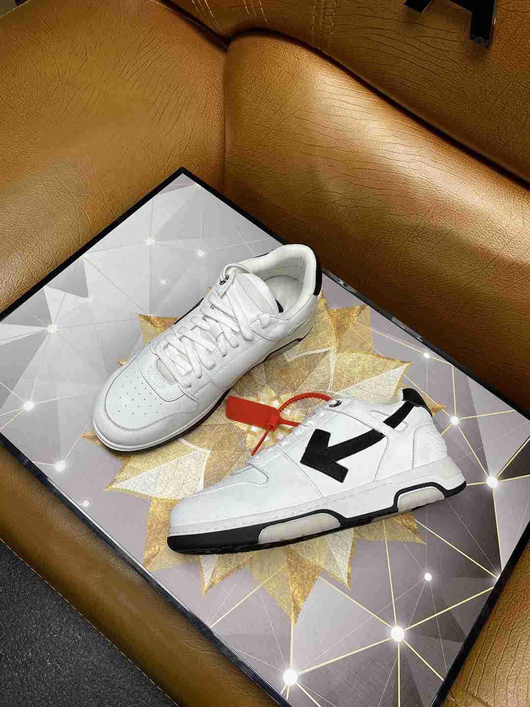 Off-White OOO Out Of Office sneakers in pelle colore bianco con dettaglio nero