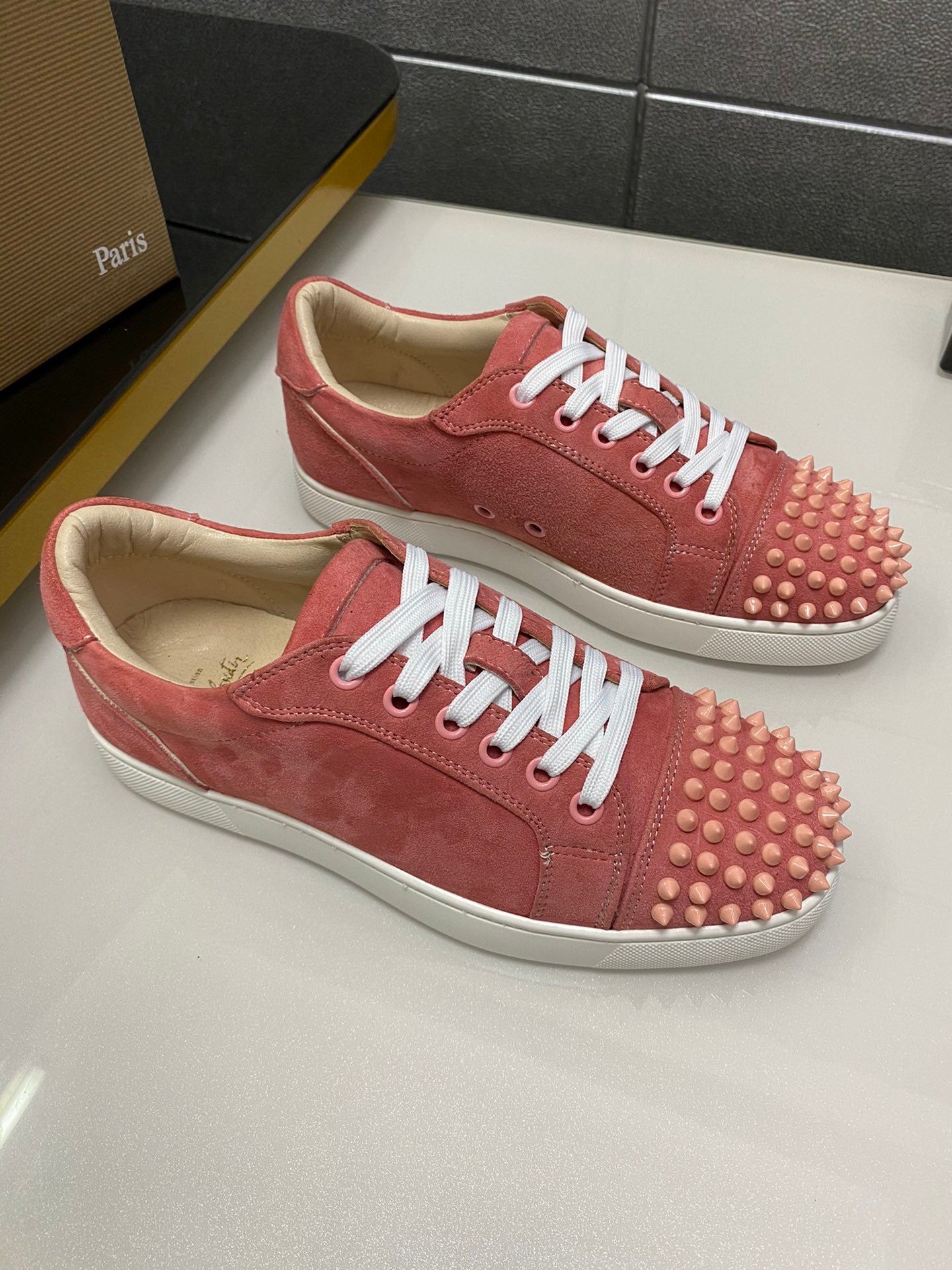 Christian Louboutin sneakers salmone Louis Junior Spikes Suede