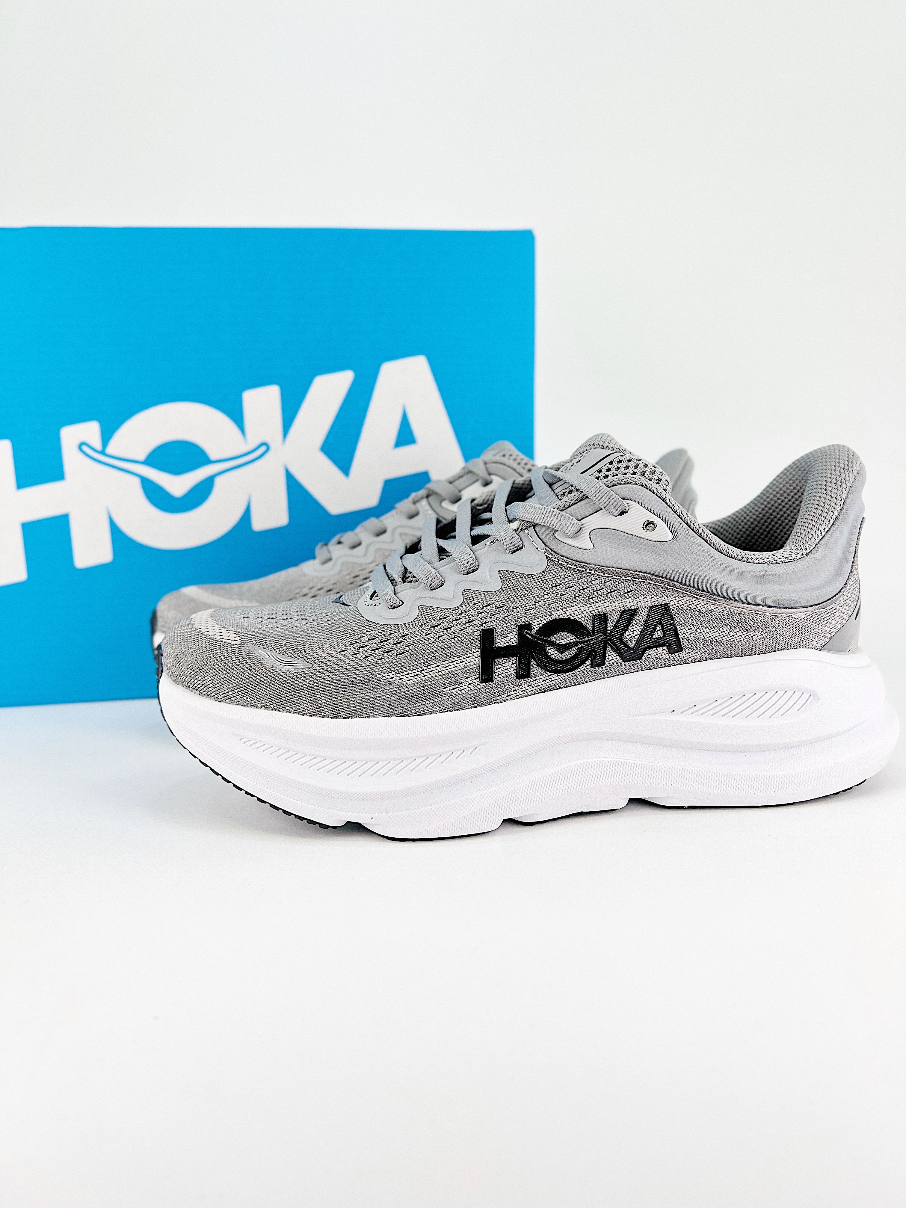 Hoka One Bondi 9 grigia