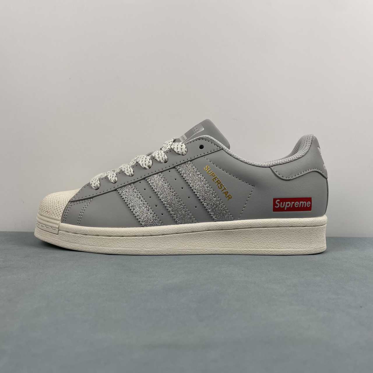 Adidas Originals Superstar grigio mod. Supreme (modello non presente in Italia)