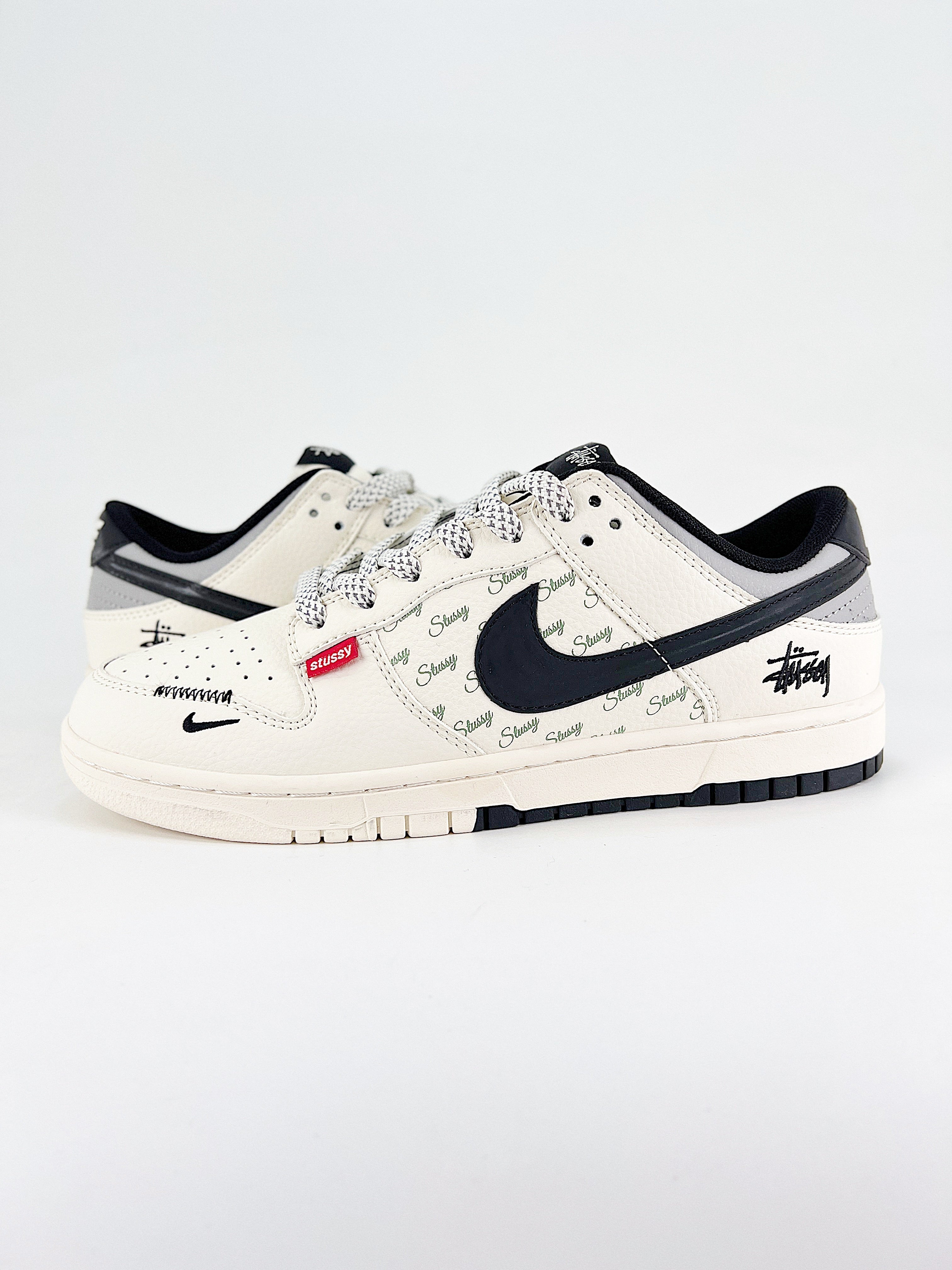 Nike New Dunk SB Low mod. Stussy bianco