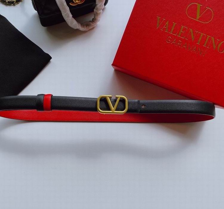 Cintura Valentino Garavani in vera pelle larghezza 2 cm.