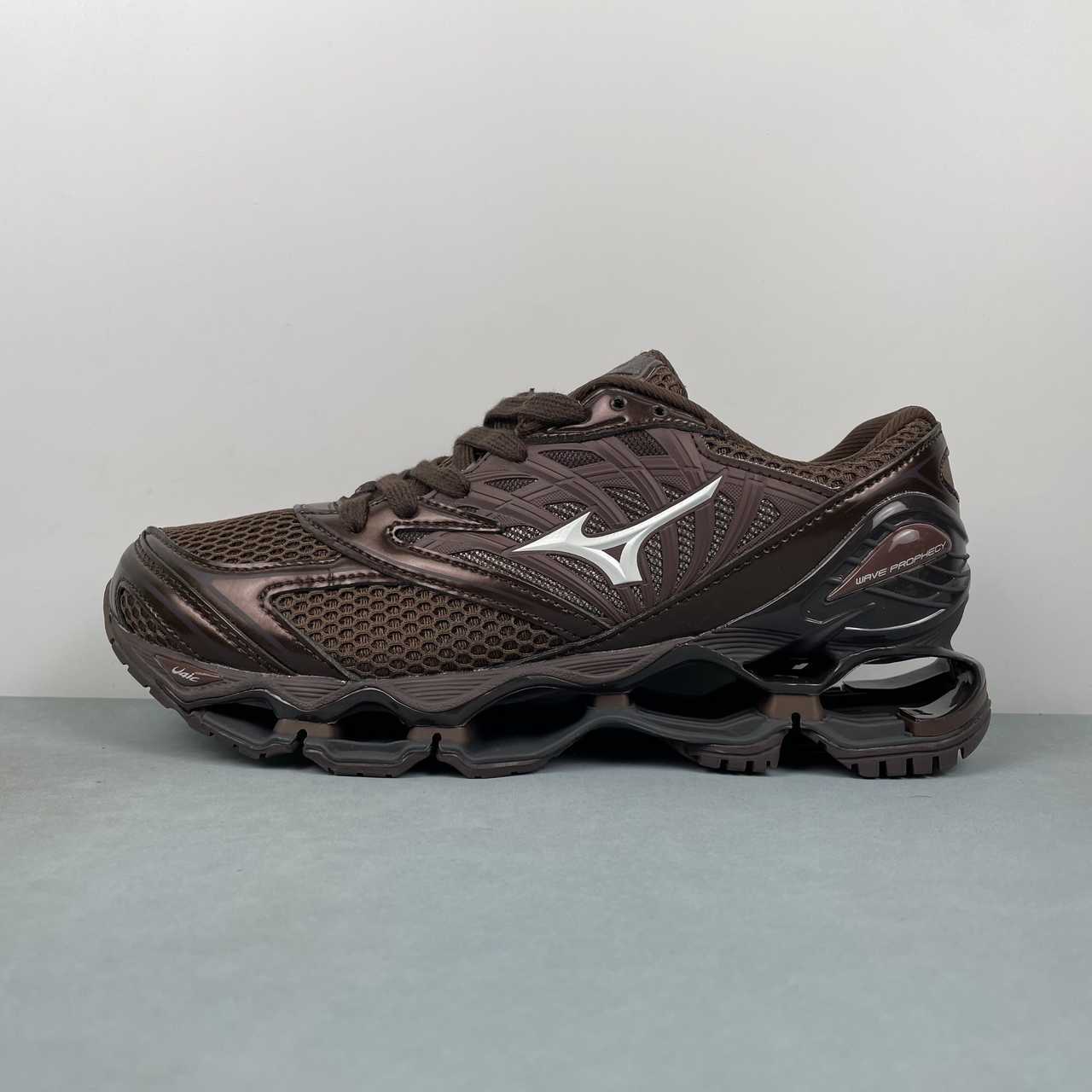 Mizuno Wave Prophecy sneakers brown