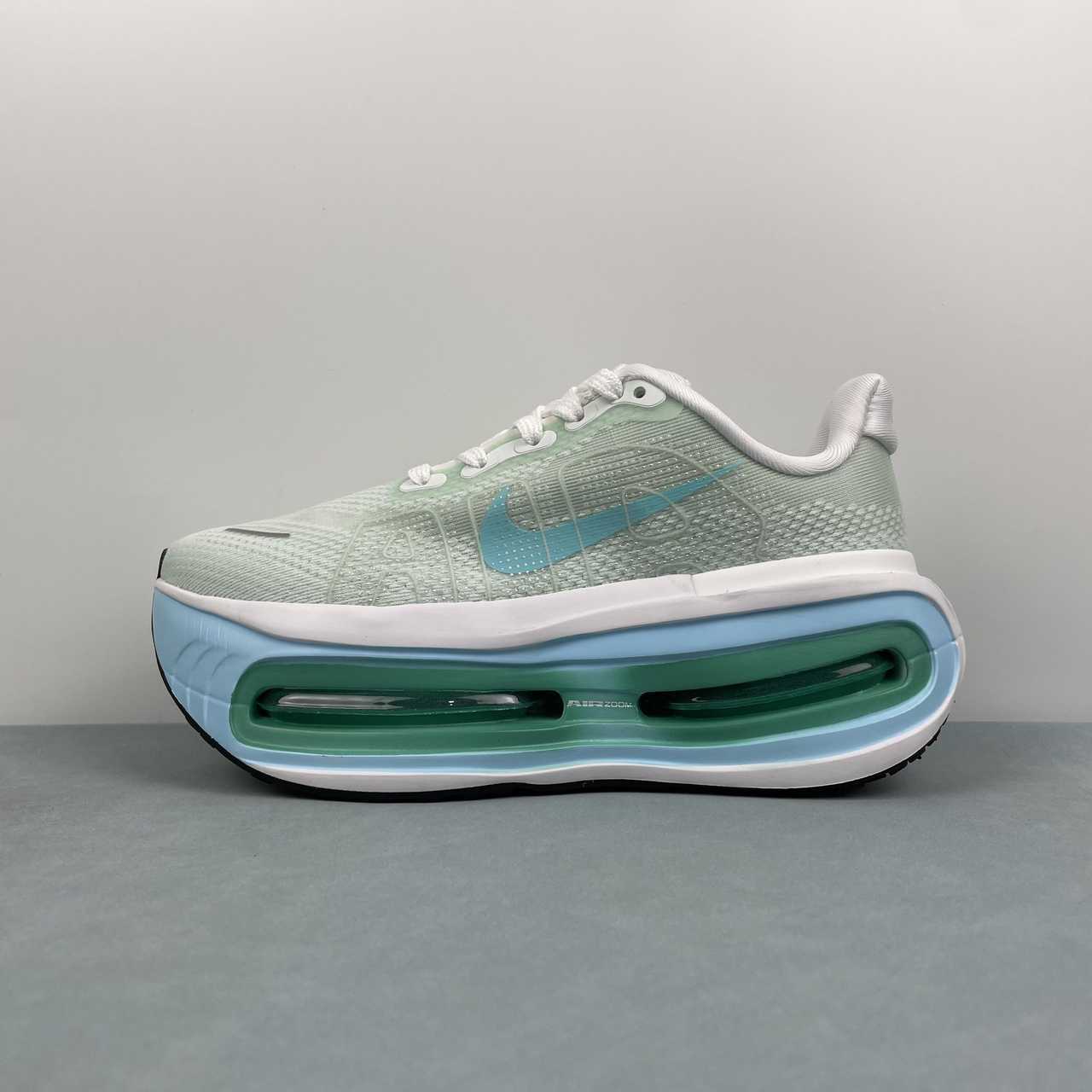 Nike Vomero Premium light green - VIBES MILANO