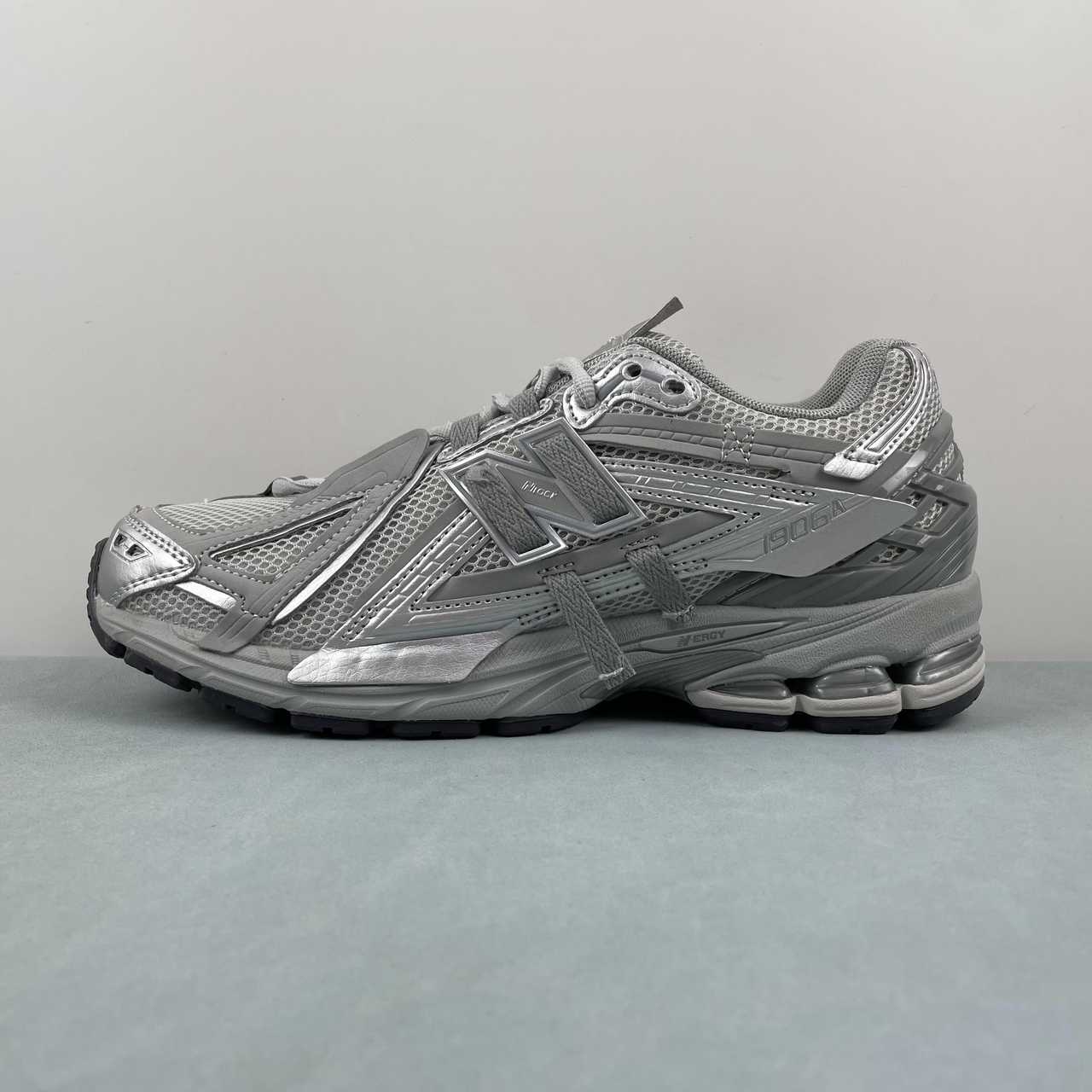 New Balance NB M1906R Concrete Silver Metallic