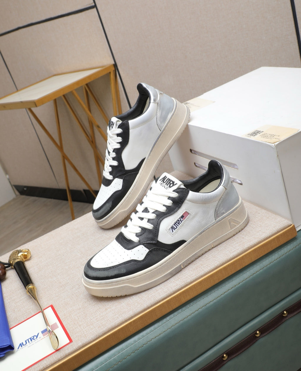 Autry Medalist Low sneakers bianco nero bianco argento - VIBES MILANO