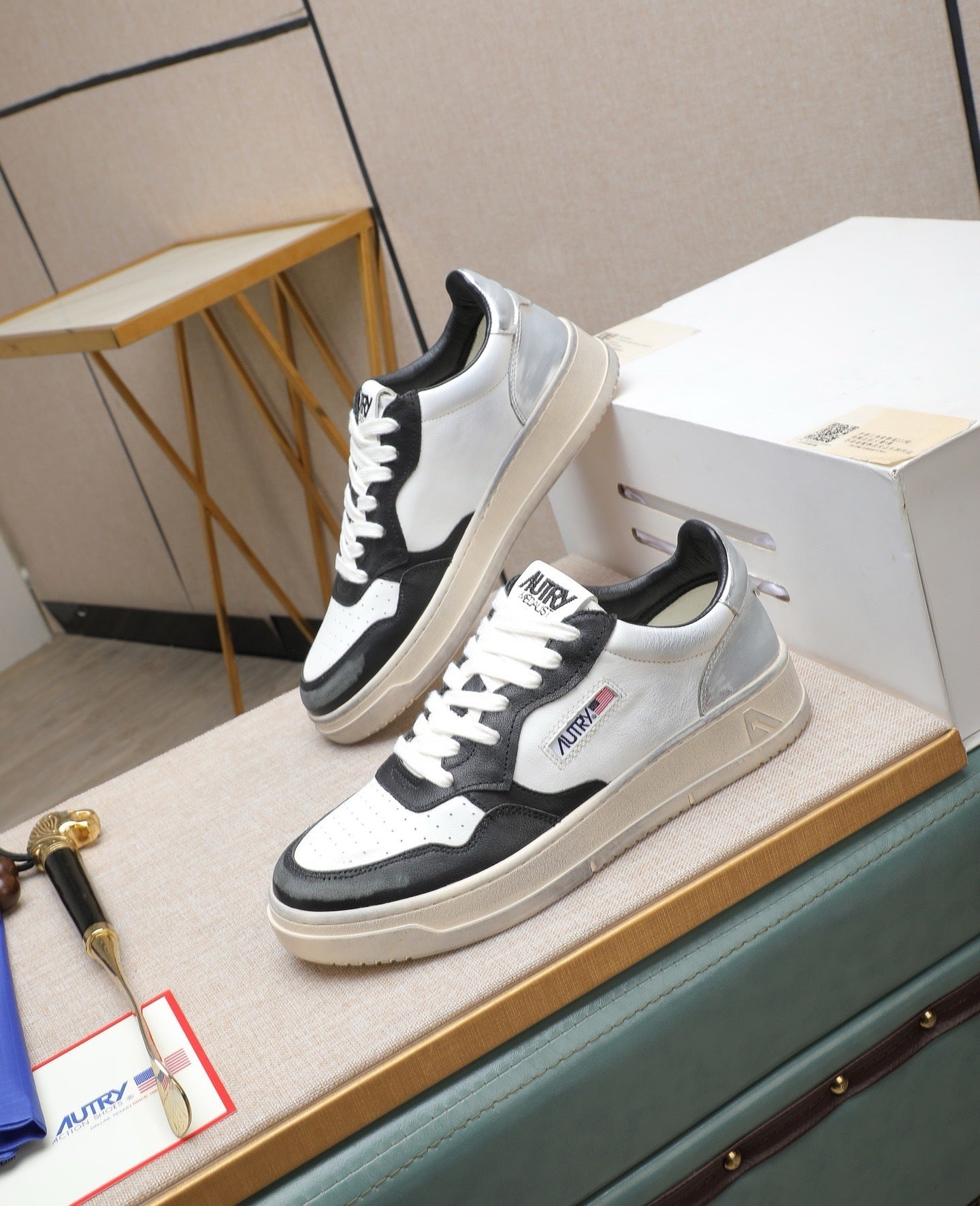 Autry Medalist Low sneakers bianco nero bianco argento - VIBES MILANO