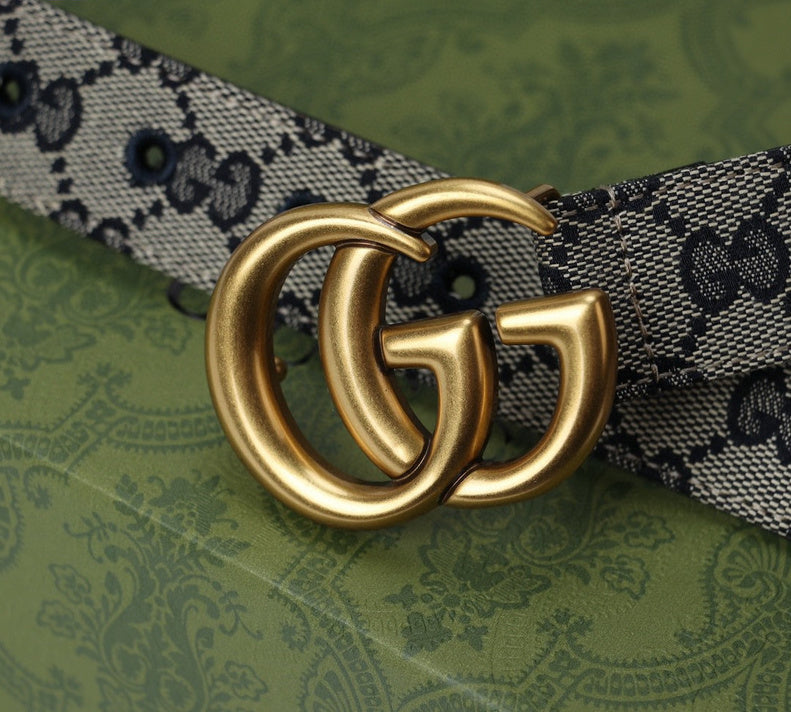 Cintura Gucci in vera pelle logata grigia larghezza 3 cm.
