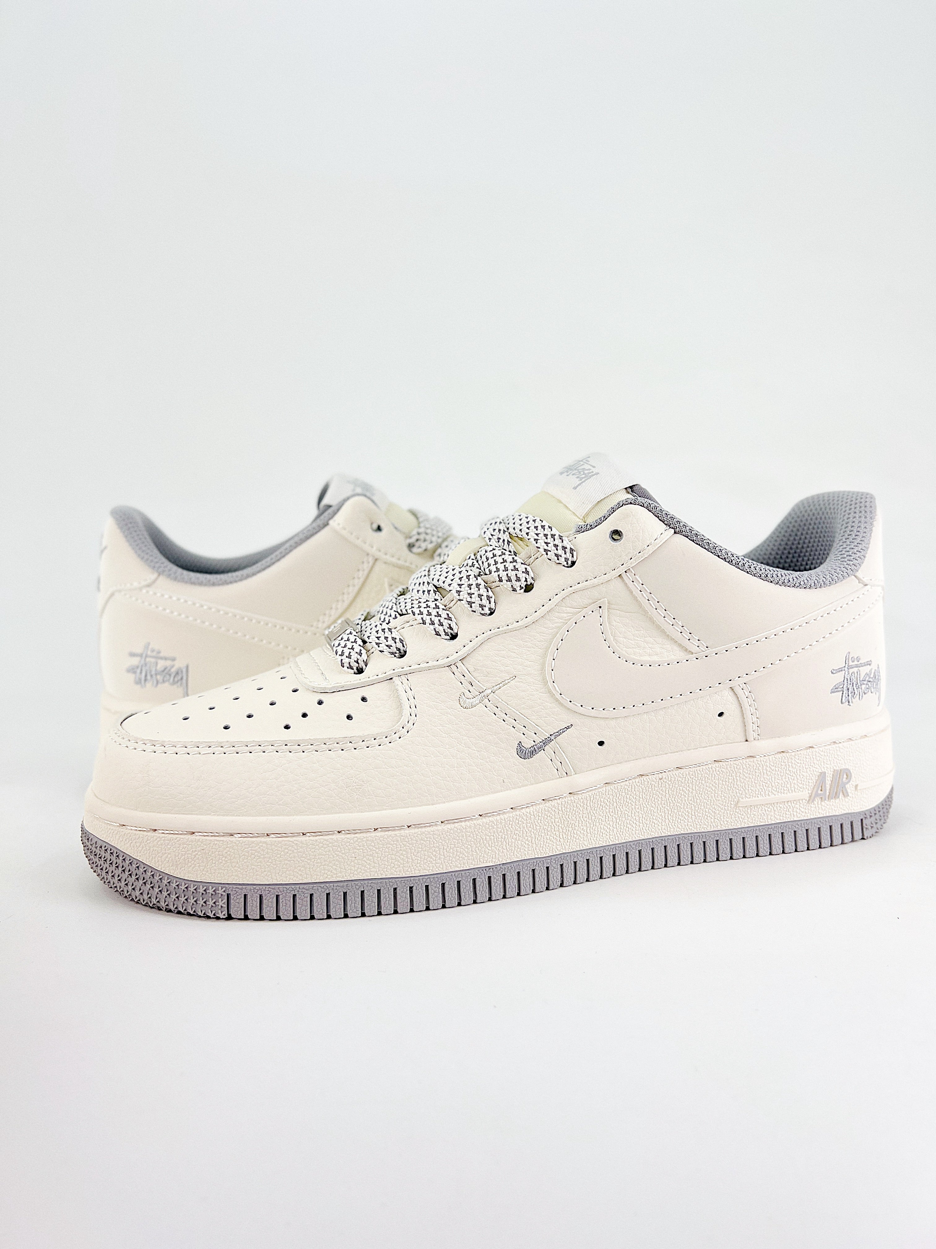 Nike Air Force 1 07 Low x Stussy white