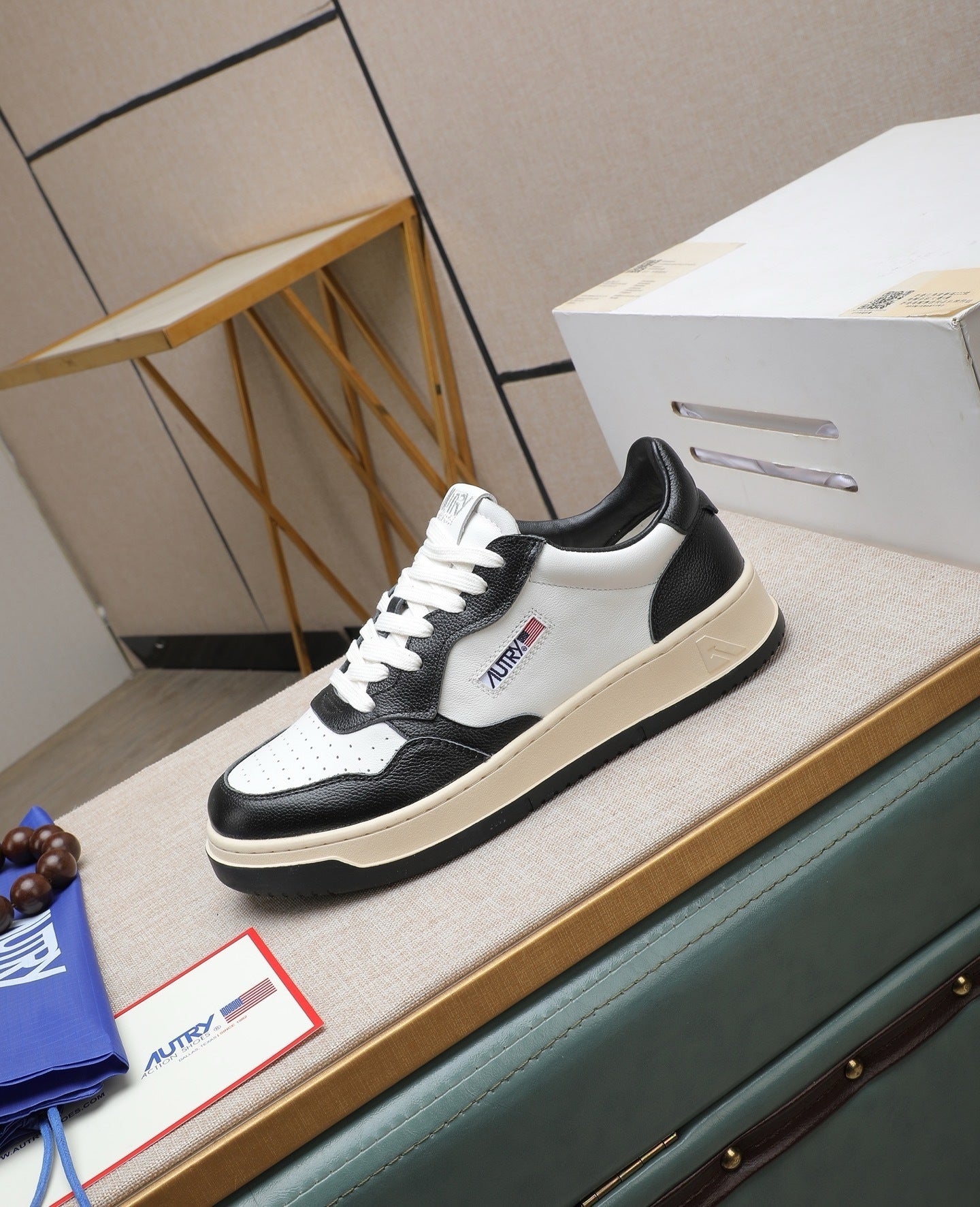 Autry Medalist Low sneakers bianco nero - VIBES MILANO