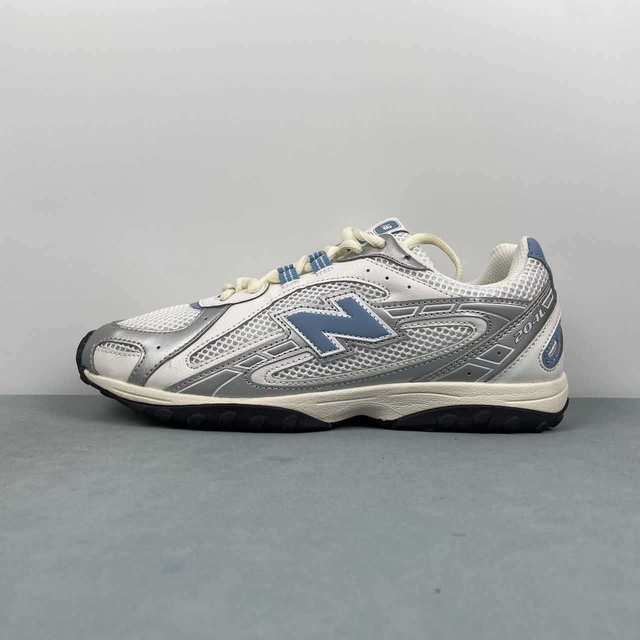 New Balance 204 L Silver Metallic Sky