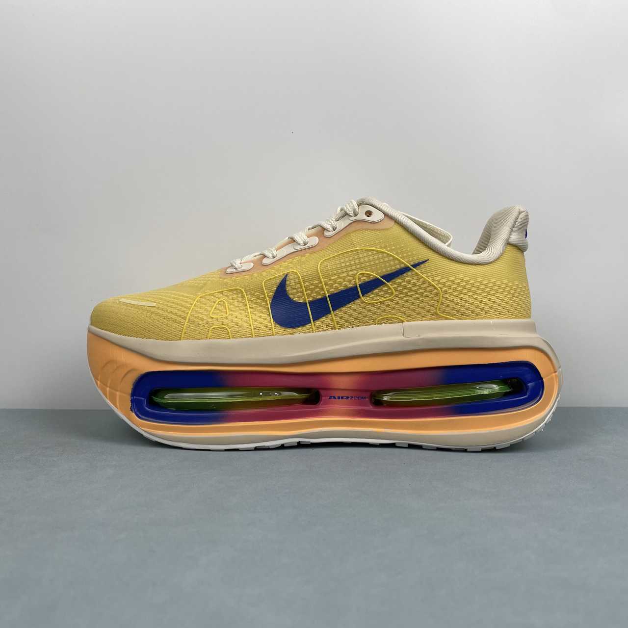 Nike Vomero Premium lemon yellow - VIBES MILANO