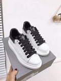 Alexander McQueen sneakers suola oversize bianco inserti neri