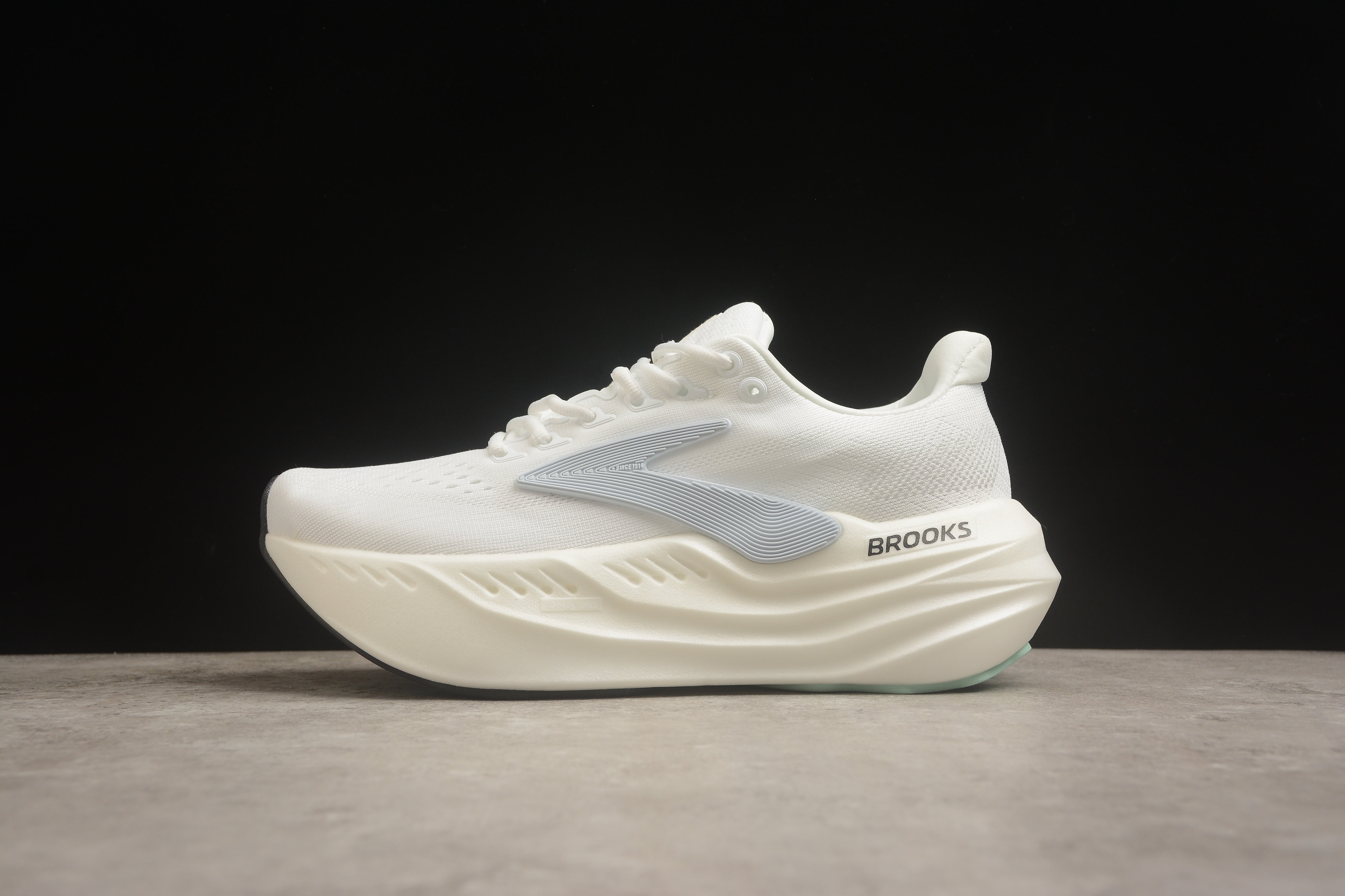 Brooks Glycerin Max bianco
