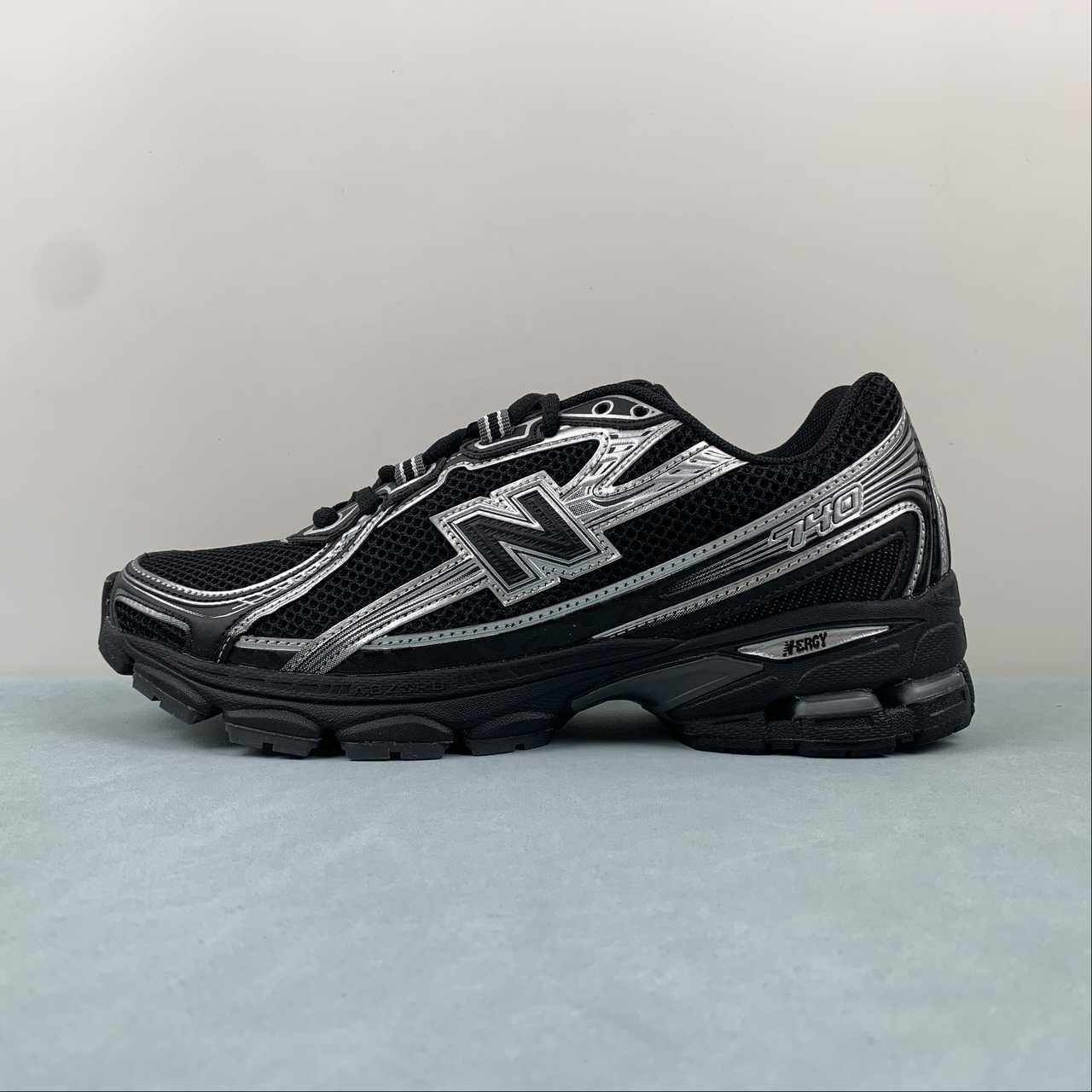 New Balance NB 740 Black Silver