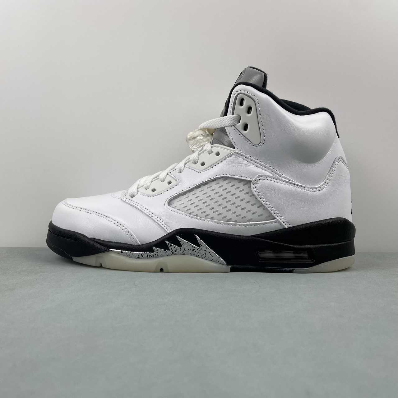 Nike Air Jordan 5 Retro White & Black Reverse Metallic - VIBES MILANO