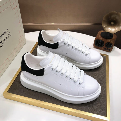 Alexander McQueen sneakers suola oversize bianco nero