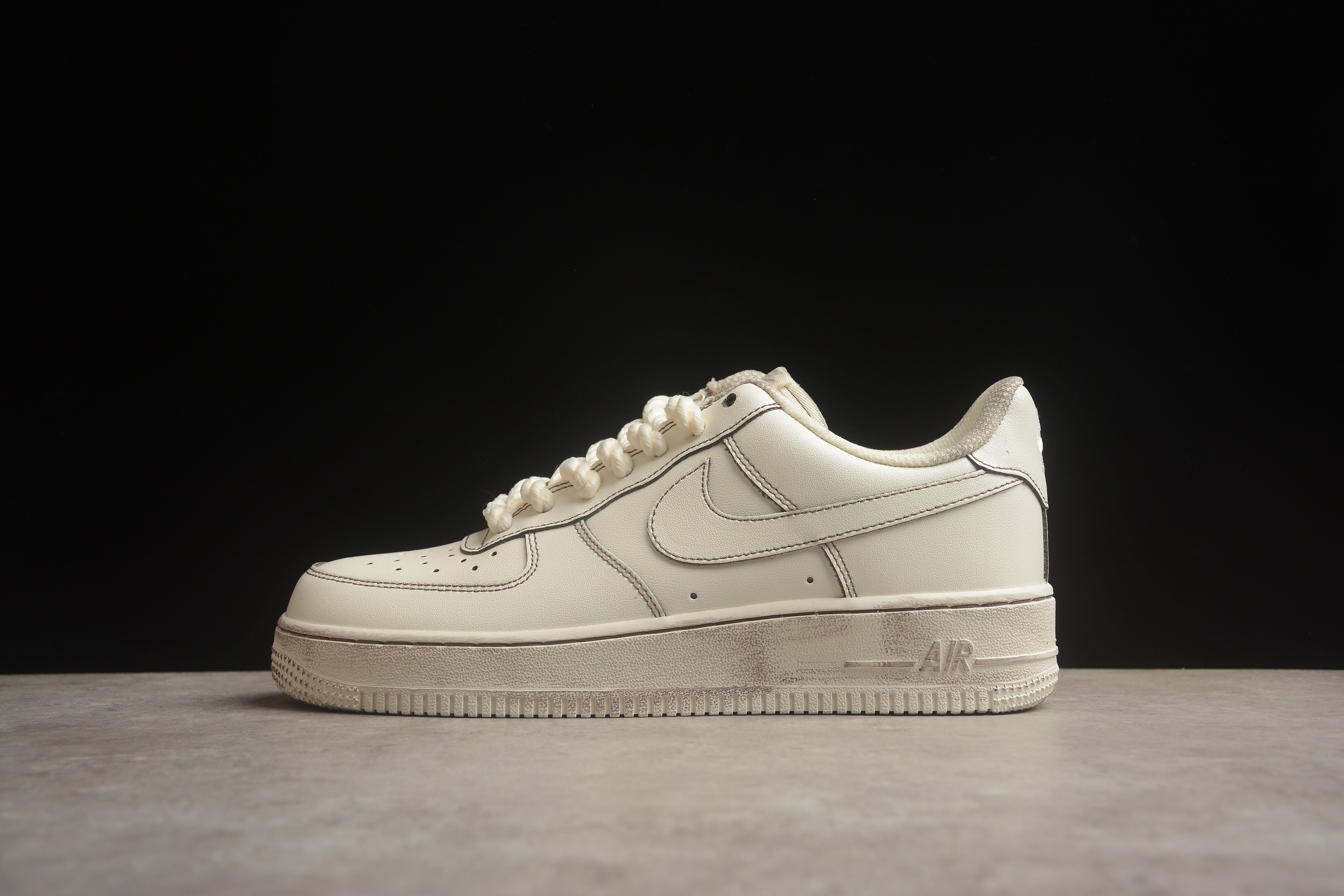 Nike Air Force 1 07 Low White Make Old
