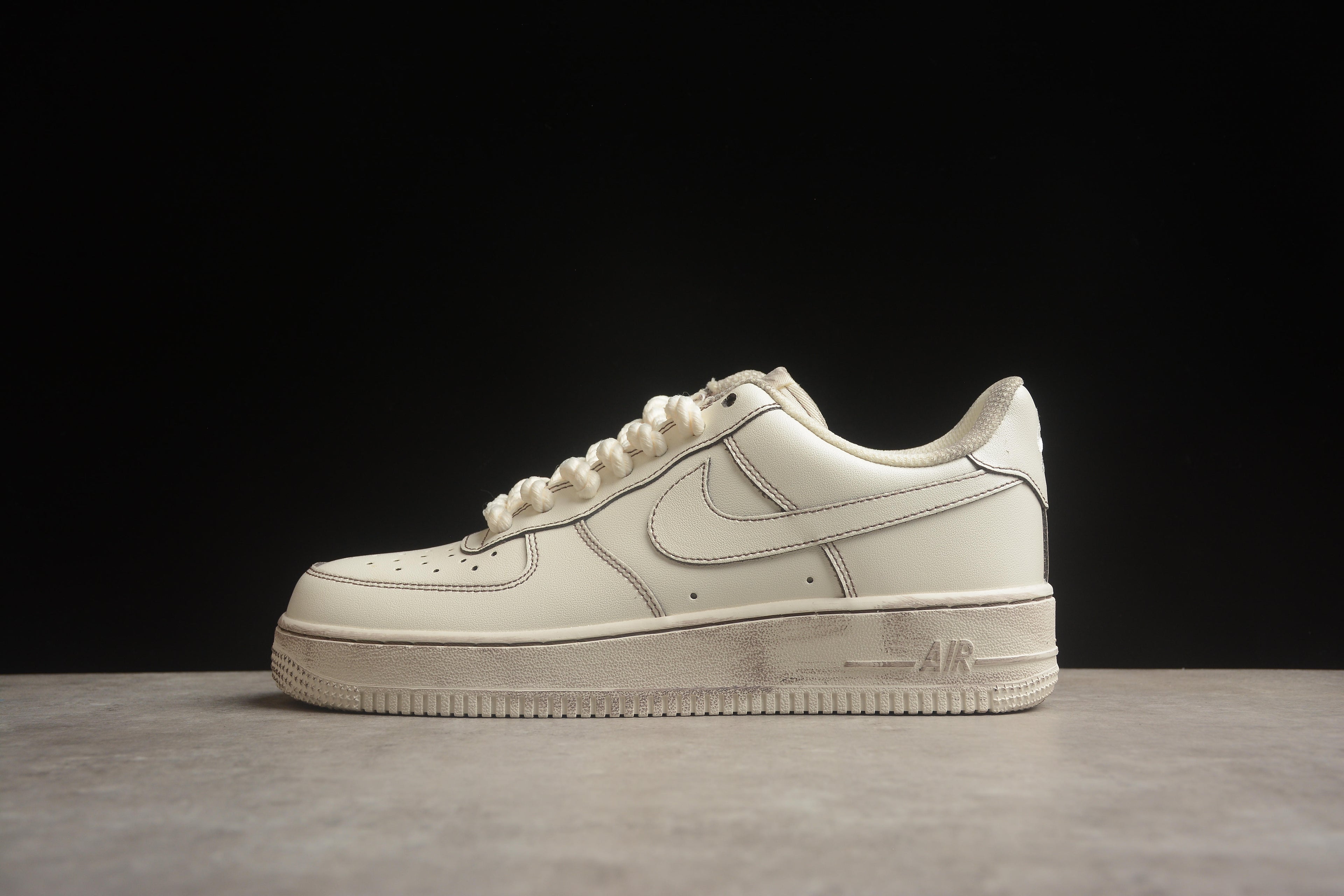 Nike Air Force 1 07 Low White Make Old