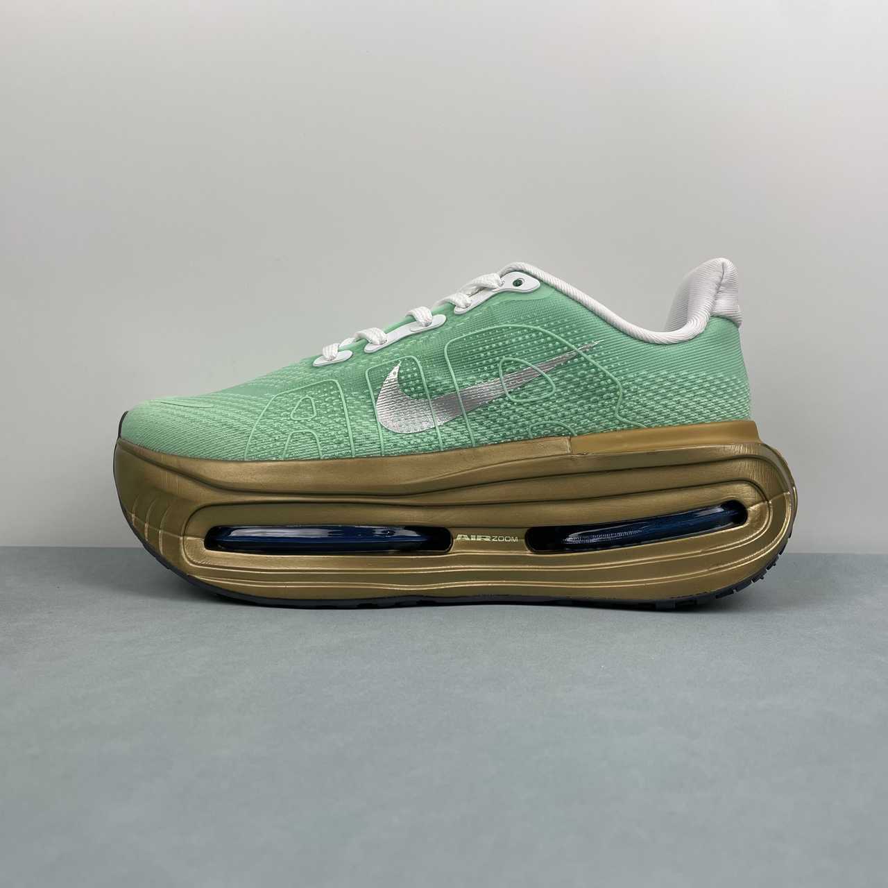 Nike Vomero Premium light green gold