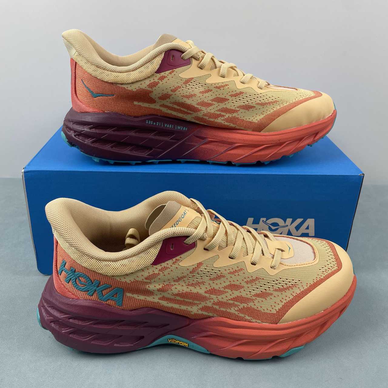 Hoka One Speedgoat 5 beige