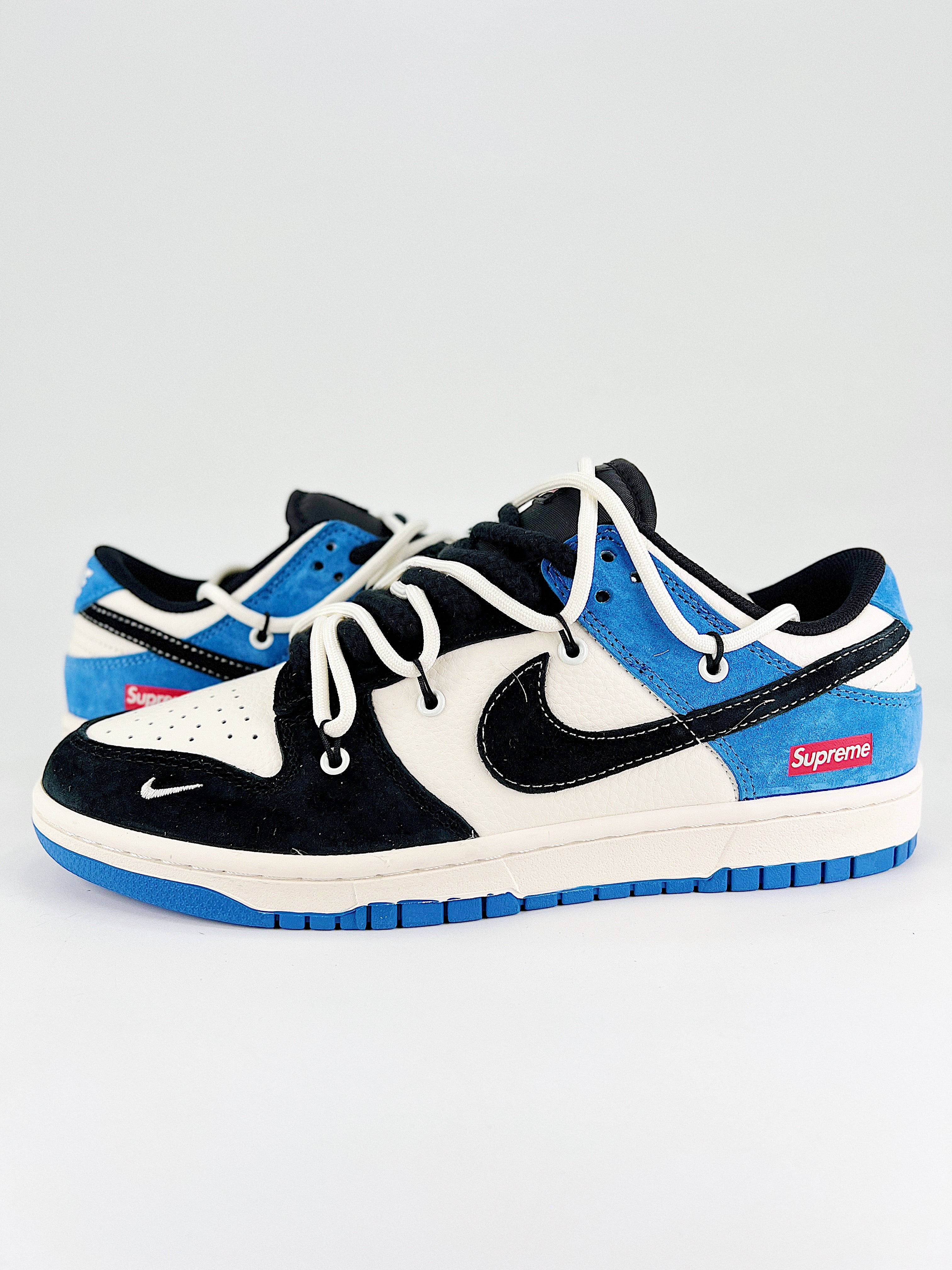 Nike New Dunk SB Supreme blu bianco
